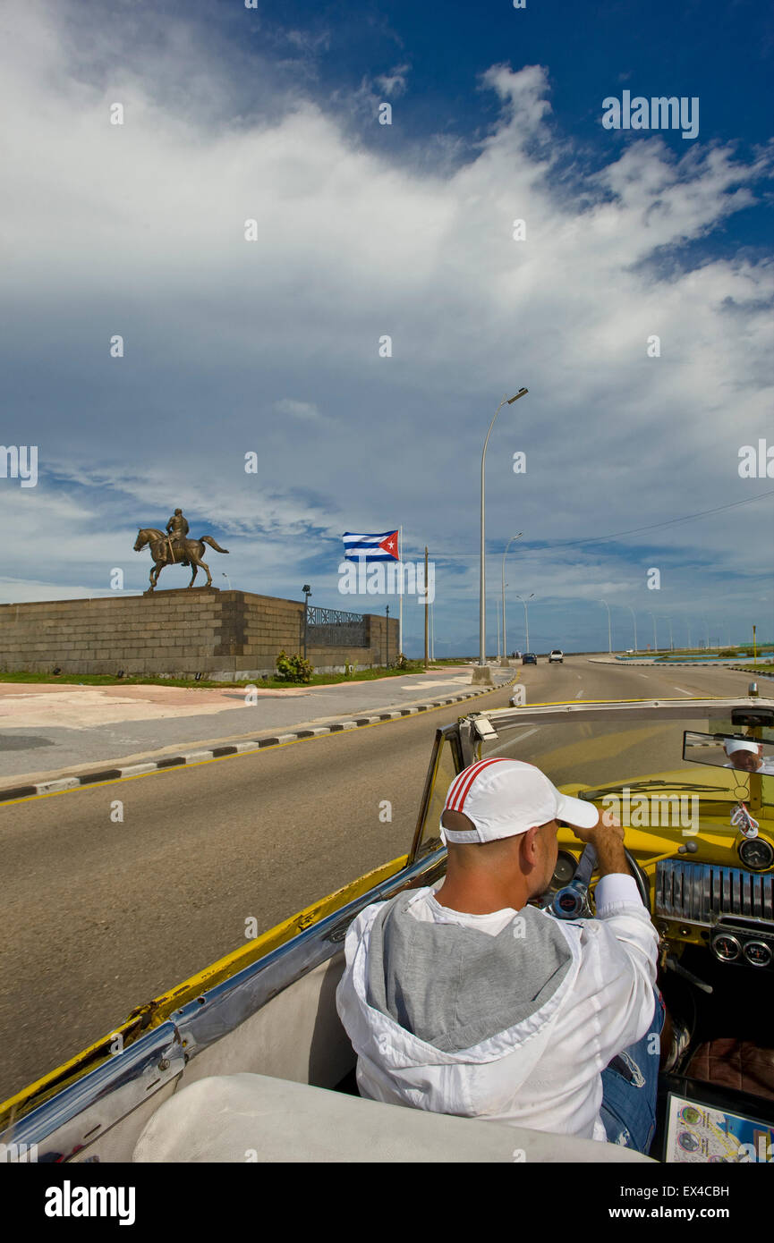 Vertikale Ansicht des Denkmals zu Calixto Garcia auf dem Malecon in Havanna, Kuba. Stockfoto