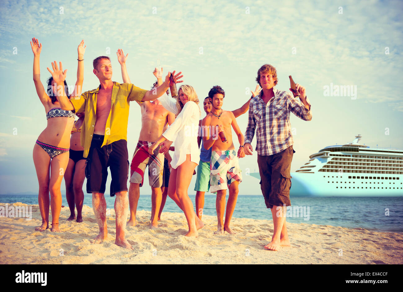 Freunde-Beach-Party tanzen fröhlich Konzept Stockfoto