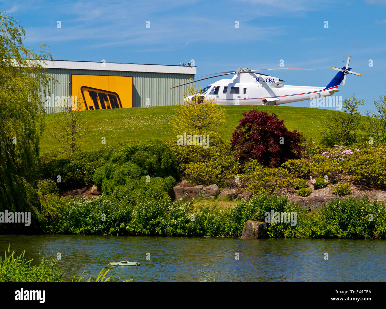 photo Jcb World Headquarters Rocester https www alamy de stockfoto private hubschrauber ausserhalb jcb world headquarters in rocester staffordshire england uk hersteller von baumaschinen 84920146 html