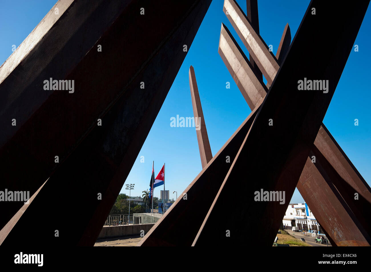 Horizontale Nahaufnahme von Macheten auf der Antonio Maceo Revolutionsplatz in Santiago De Cuba, Kuba. Stockfoto