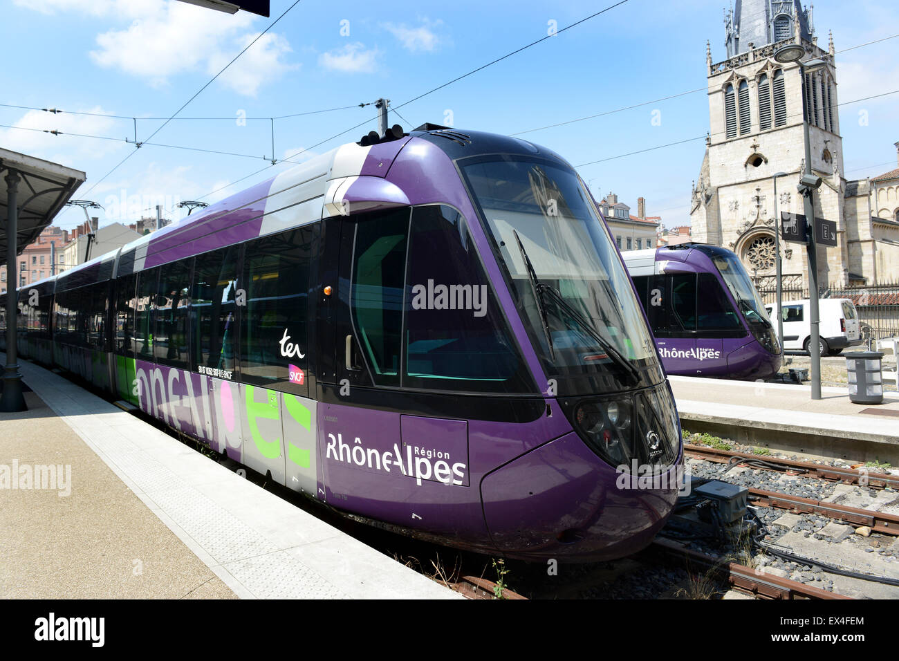 Neue moderne elektrische Züge Alstom am Gare de St Paul in Lyon auf der Rhône-Alpes Bahn Frankreich Europa Stockfoto