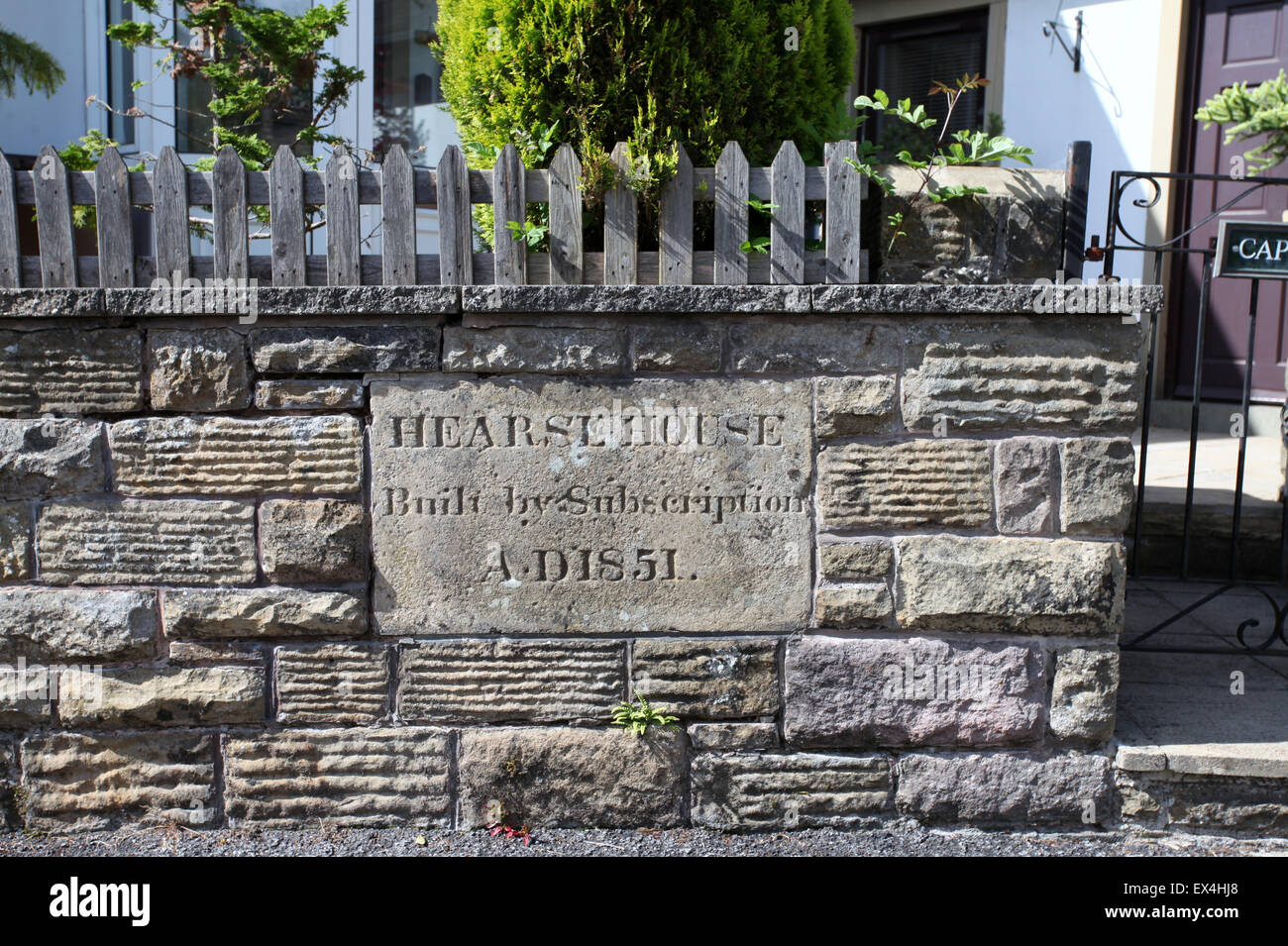 Leichenwagen Haus gebaut im Abonnement 1851 Datum Stein in Derbyshire Village of Hope Stockfoto