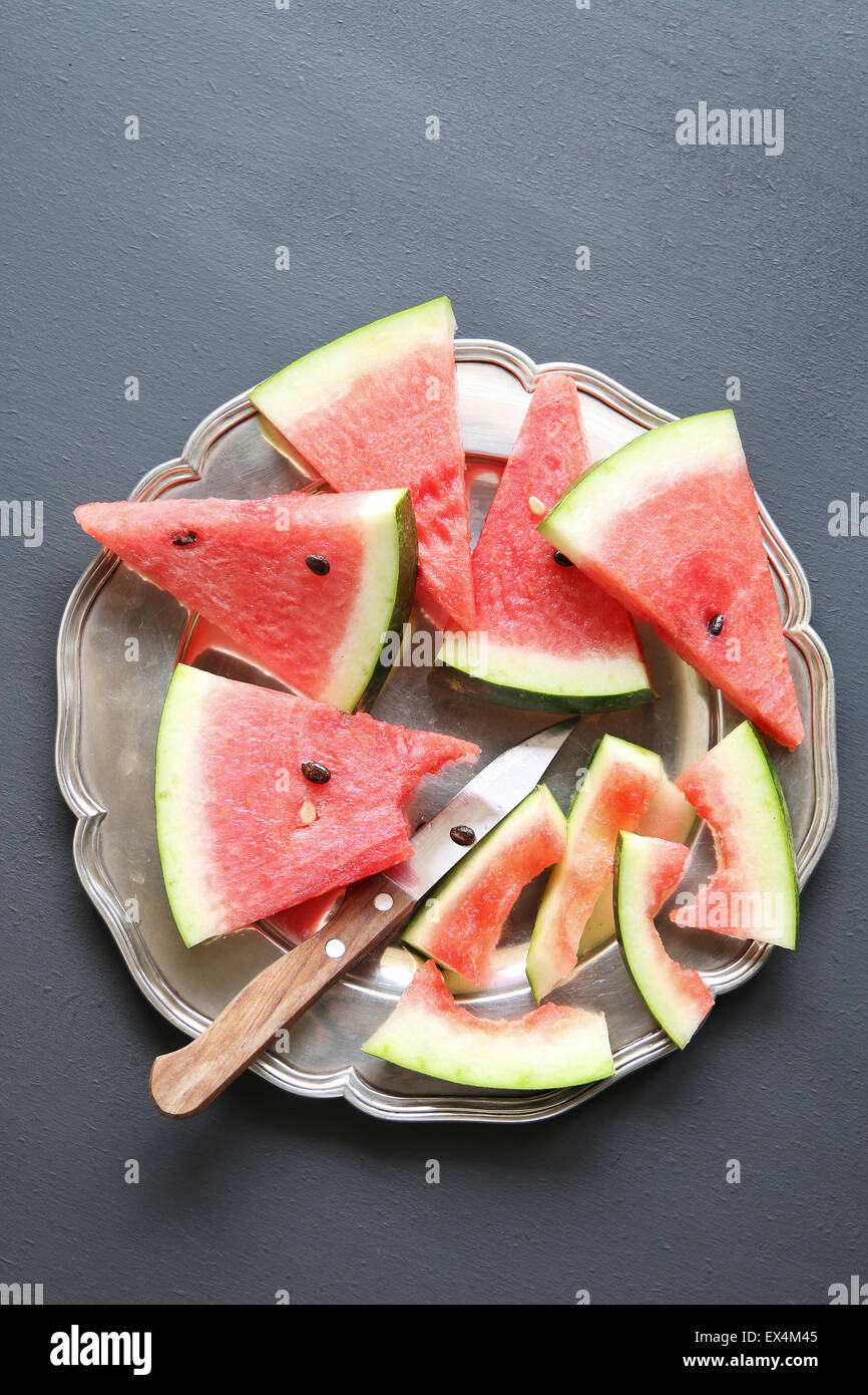 Scheiben Wassermelone auf einem Teller Stockfoto