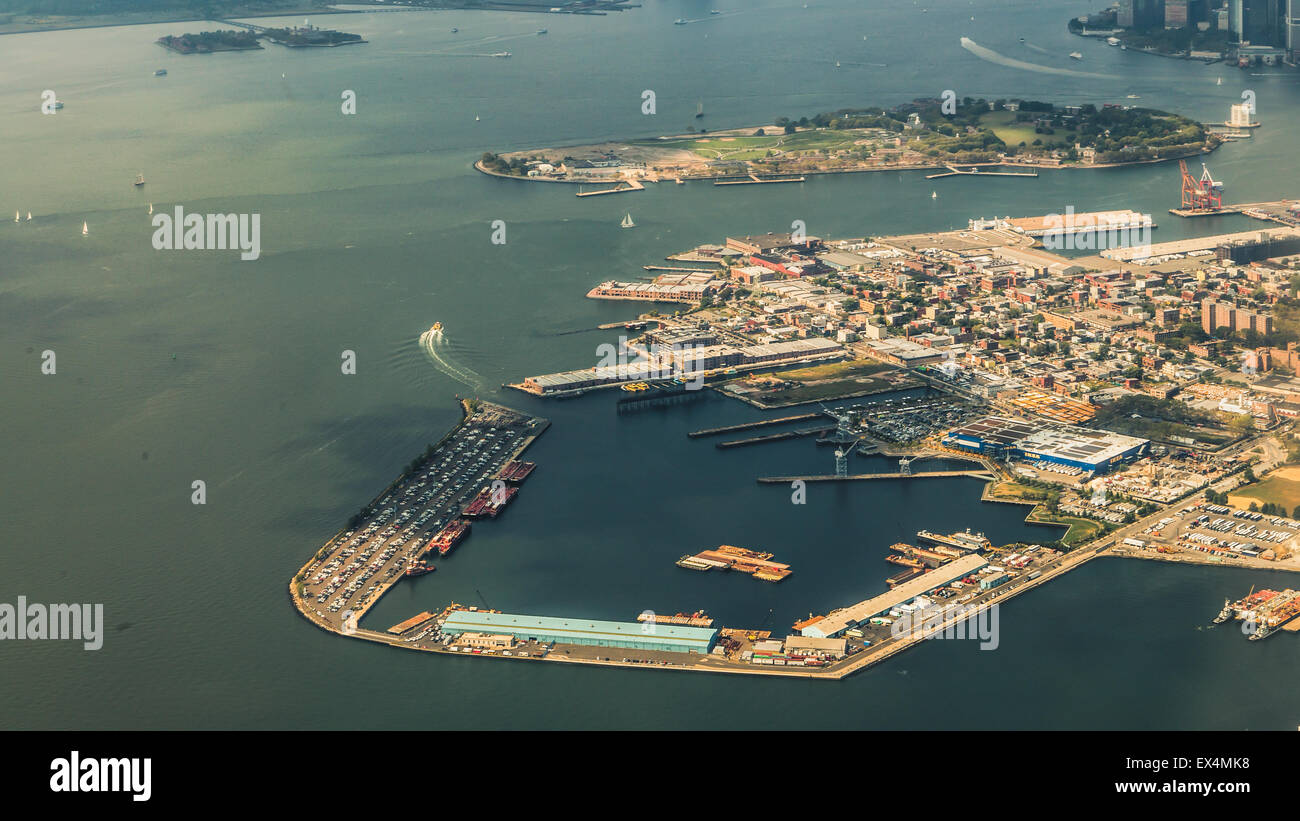 Luftaufnahme von den Ufern des Brooklyn Borough in New York Stockfoto