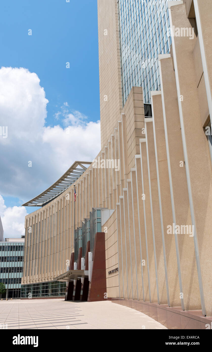 USA-Bundesgericht Gebäude vor dem Eingang und Plaza in der Innenstadt von Minneapolis Minnesota Stockfoto