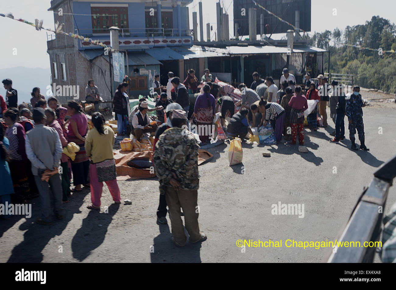 Eine Kleinstadt im Landkreis Dolakha, wo die Opfer des Erdbebens auf die Befreiung von den Regierungen warten.  Die internationale Hilfe und Rettung Operationen weiter nach dem Erdbeben der Stärke 7,9 in Nepal. Aktuelle Zahlen zu schätzen, dass mehr als 7.000 Menschen mit einem further14 000 Verletzte gestorben sind.    C Stockfoto