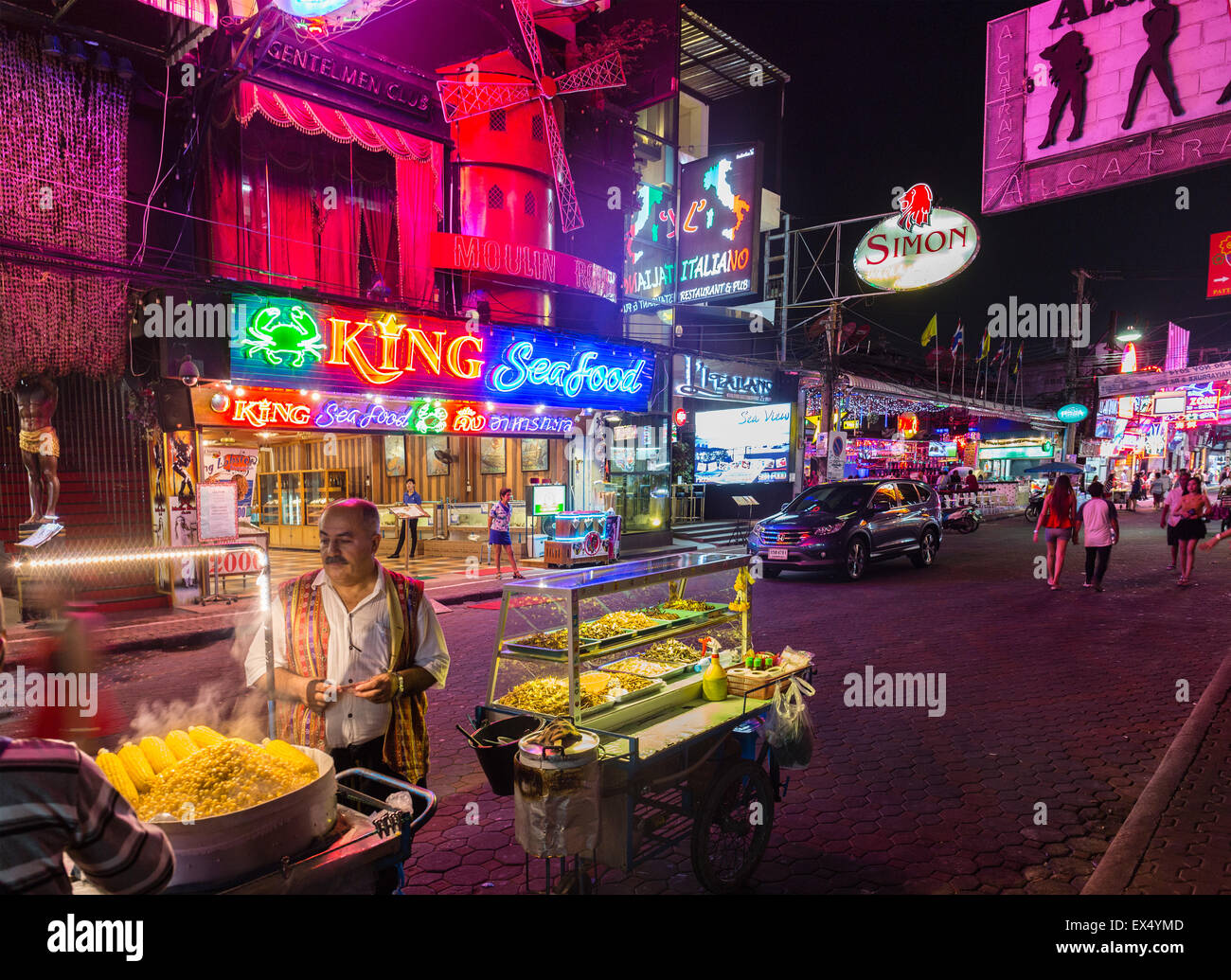 Walking Street, Verkäufer, Nachtleben, Bars, Neon Schilder, Pattaya, Chon Buri Provinz, Thailand Stockfoto