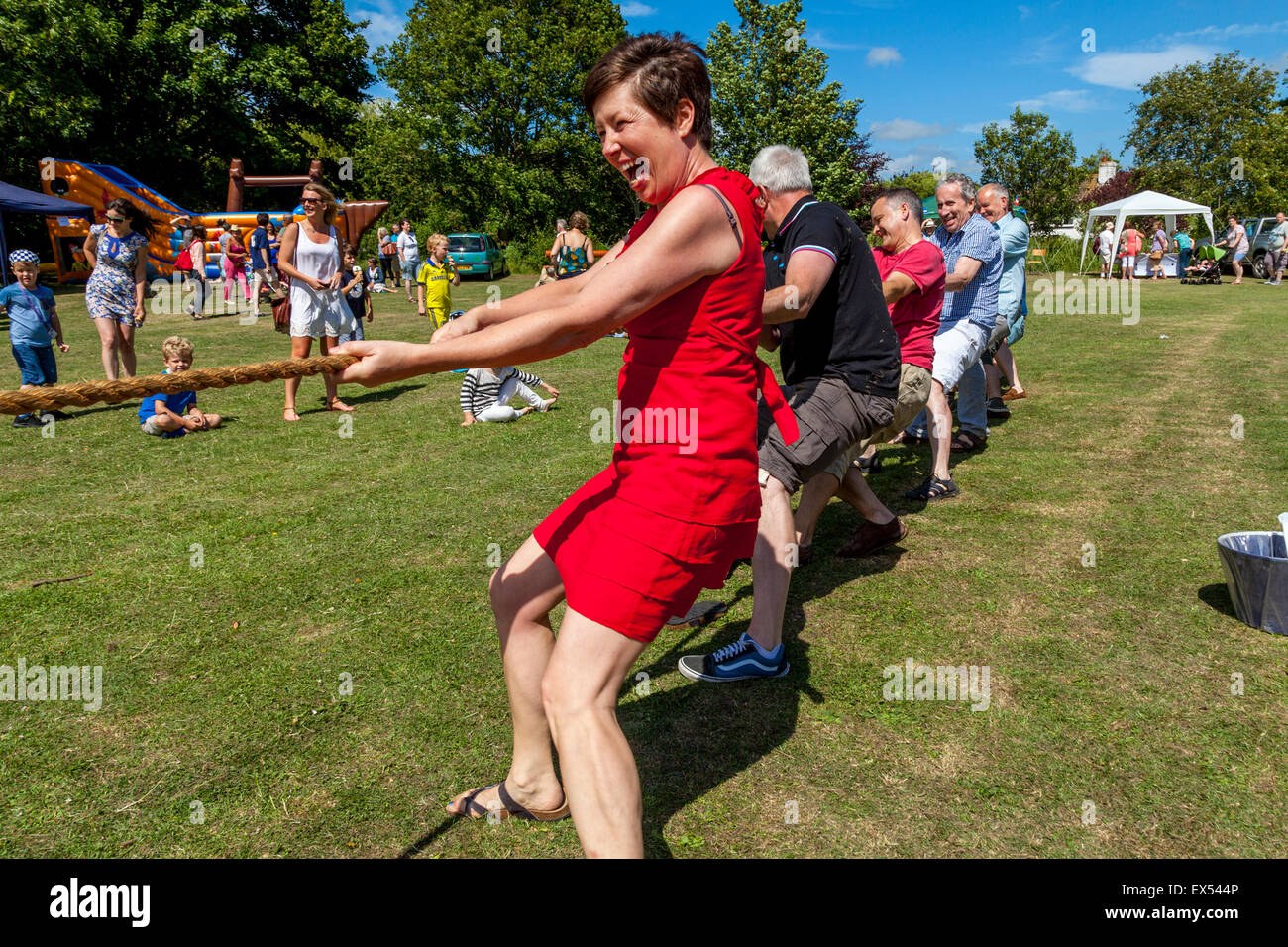 Tauziehen, Kingston Dorffest, Kingston, Sussex, UK Stockfoto