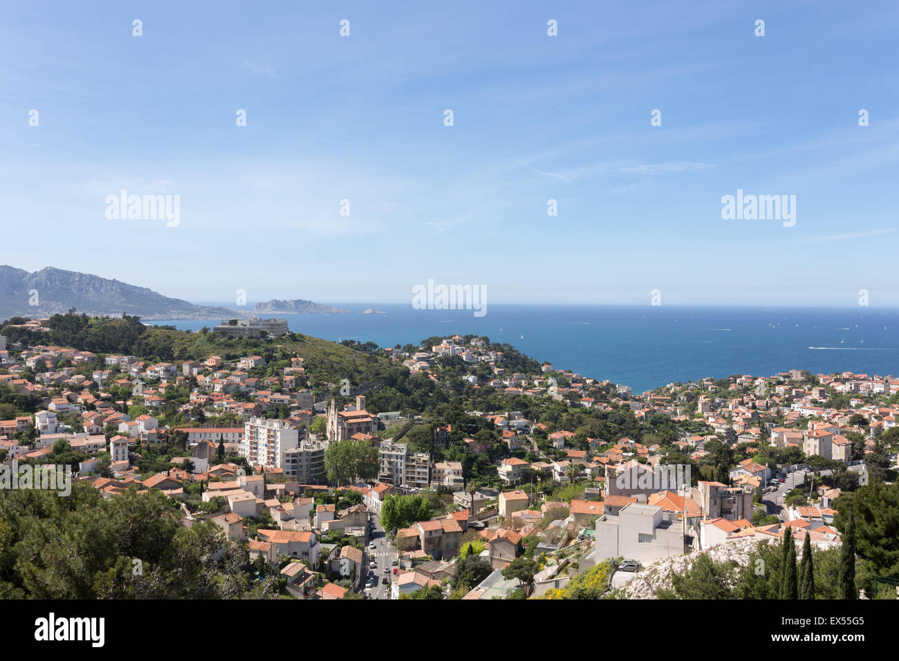 Über den Dächern von Marseille an der Küste am Mittelmeer Stockfoto