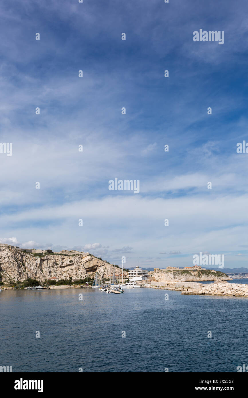 Marseilles Hafen des Île Ratonneau vom Boot aus. Stockfoto