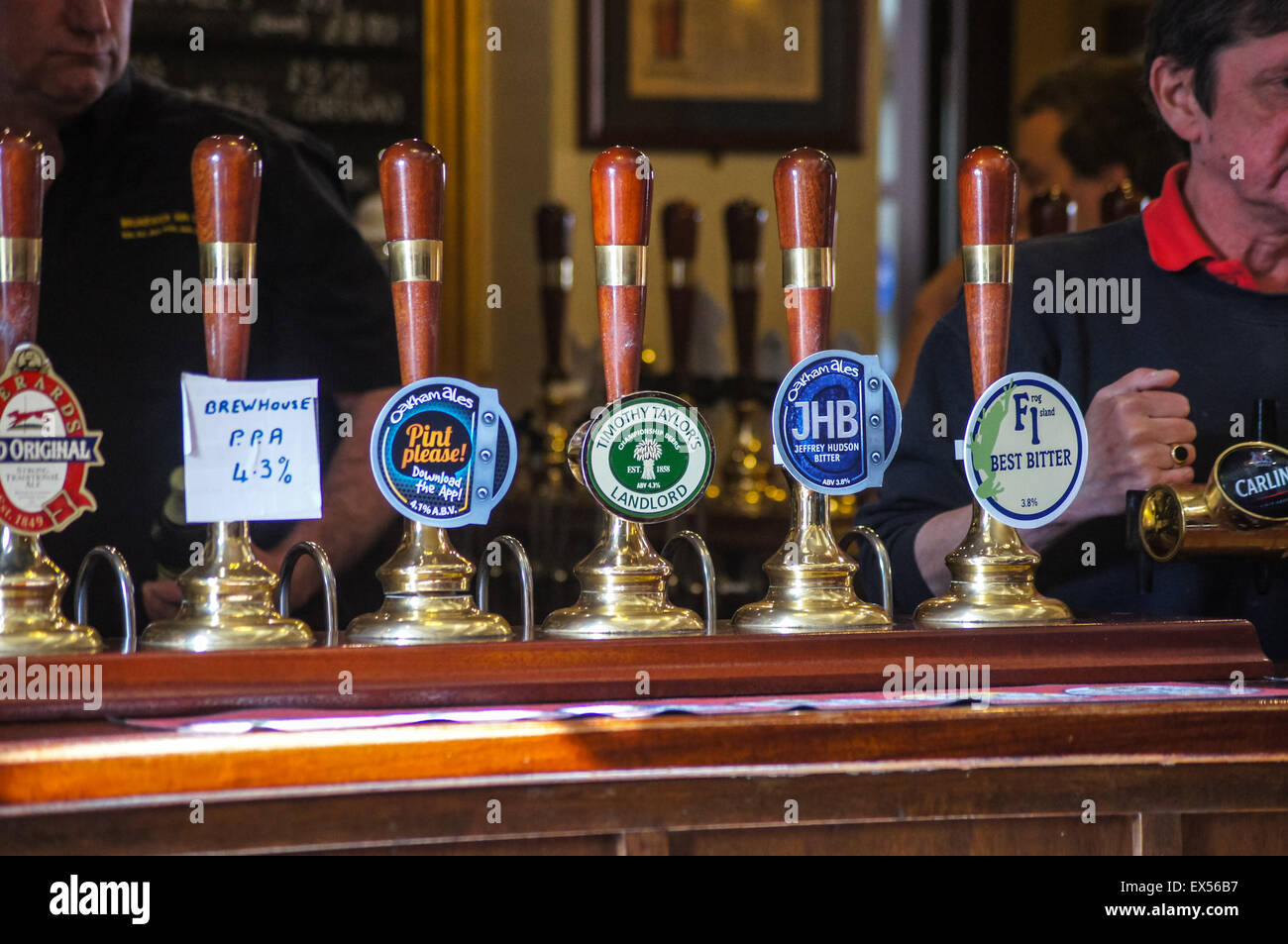 Zapfanlagen auf der Bar Brunswick Inn, 1842, Francis Thompson, Eisenbahn-Terrasse, Derby, Derbyshire, England Pumpe clips Stockfoto