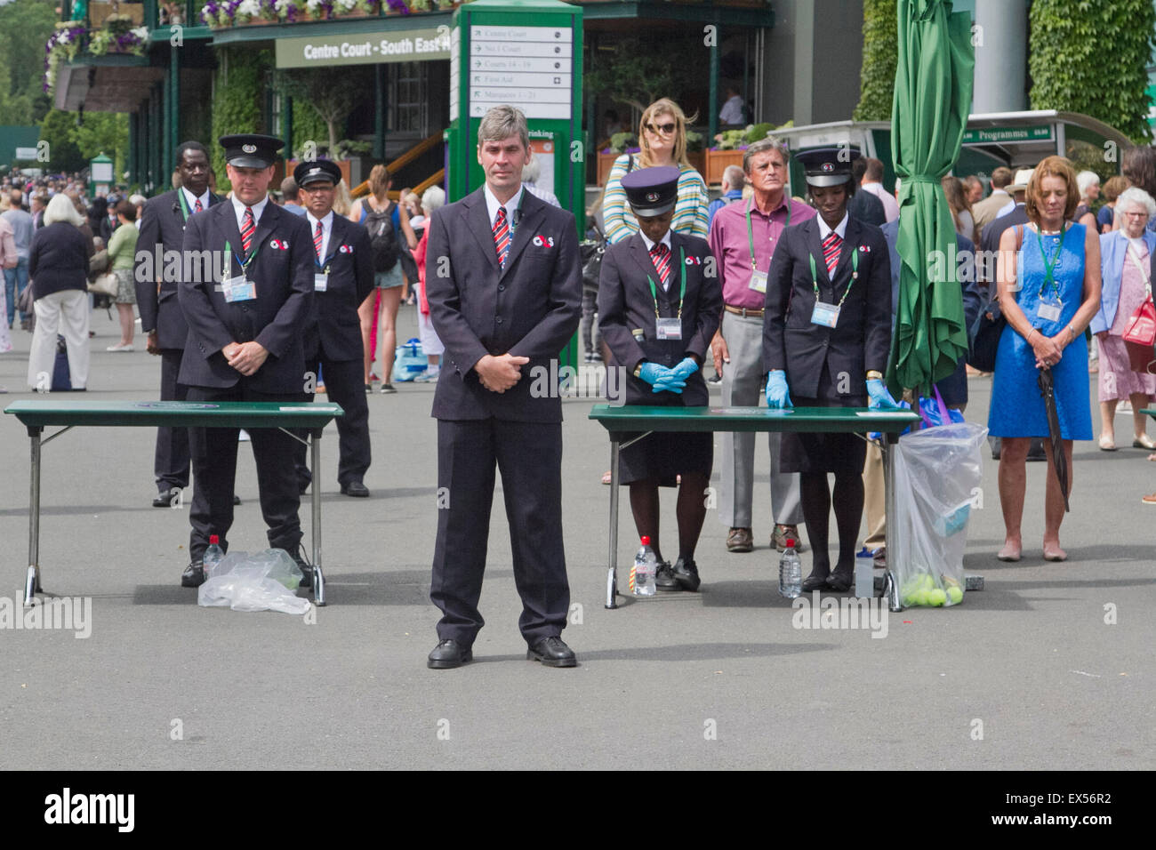 Wimbledon, London, UK. 7. Juli 2015. Der All England Club statt eine Schweigeminute auf 11:30 am zehnten Jahrestag der 7.Juli Terror Bombenanschläge in London. 7/7. London Bombardierungen Opfer. 10 Jahr-Jubiläum.  Bildnachweis: Amer Ghazzal/Alamy Live-Nachrichten Stockfoto