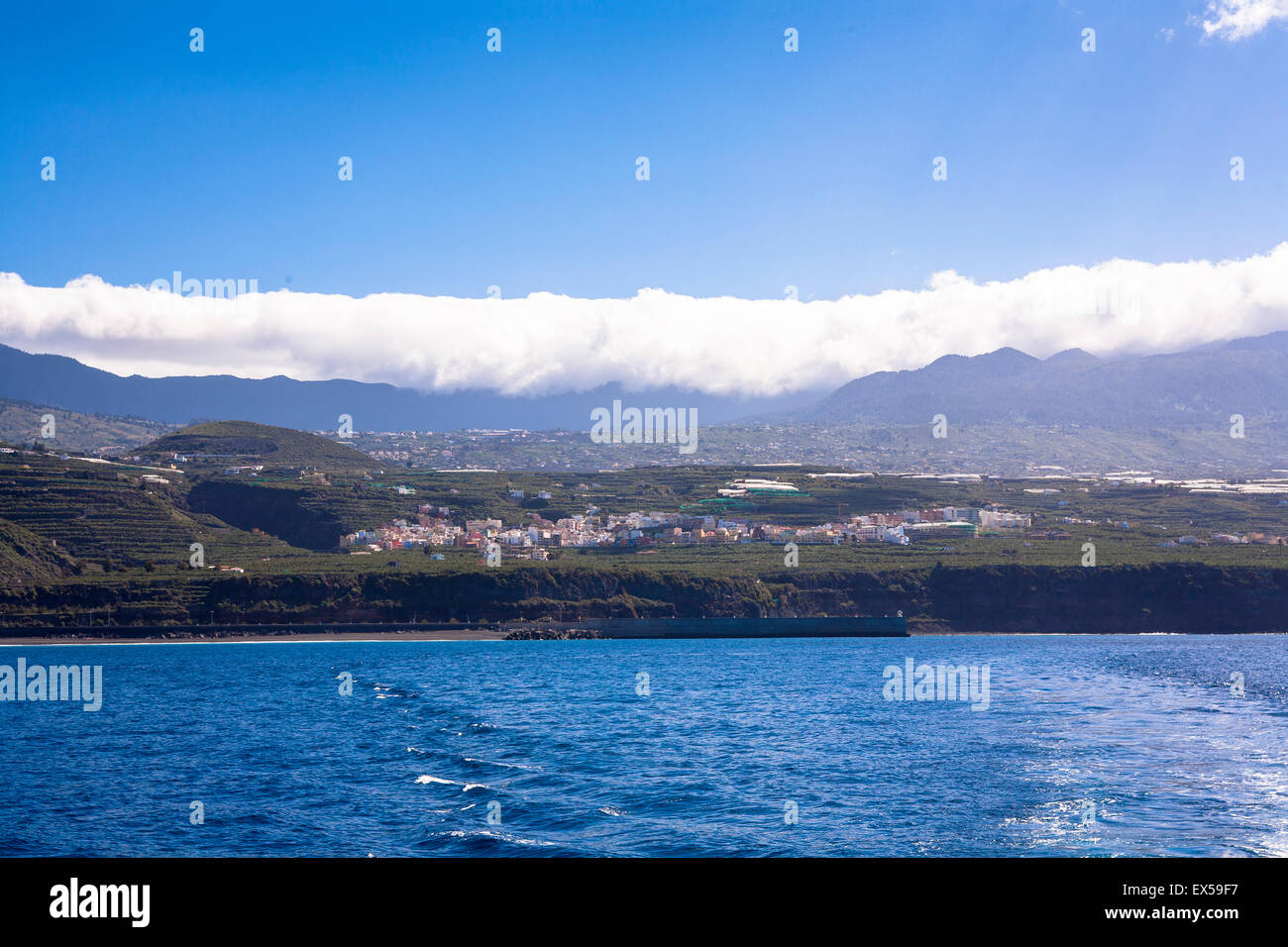 ESP, Spanien, Kanarische Inseln, Insel La Palma, Tazacorte an der Westküste, Wolken über den Bergen Cumbre.  ESP, Spanien Stockfoto