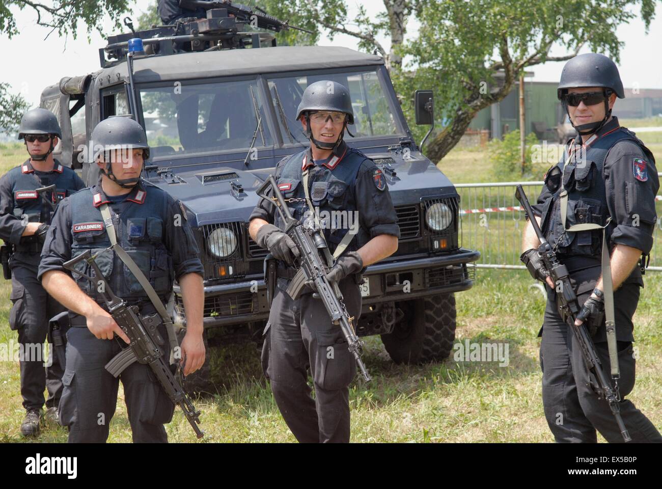 NATO Joint Force Headquarters, italienische Armee Patrouille der Carabinieri Militärpolizei Stockfoto