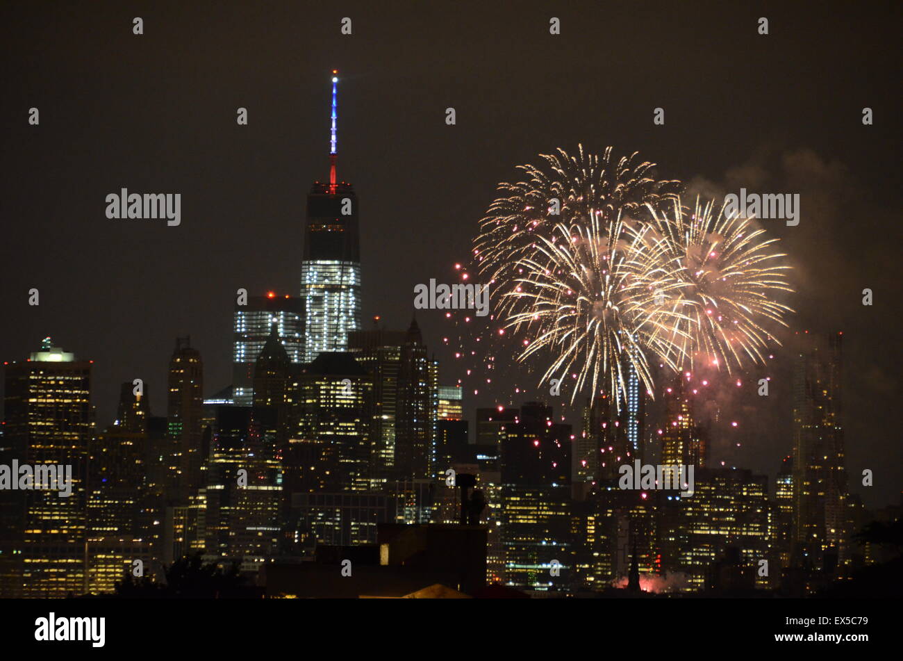 vierten Juli Feuerwerk Manhattan New York 2015 Freiheitsturm Stockfoto