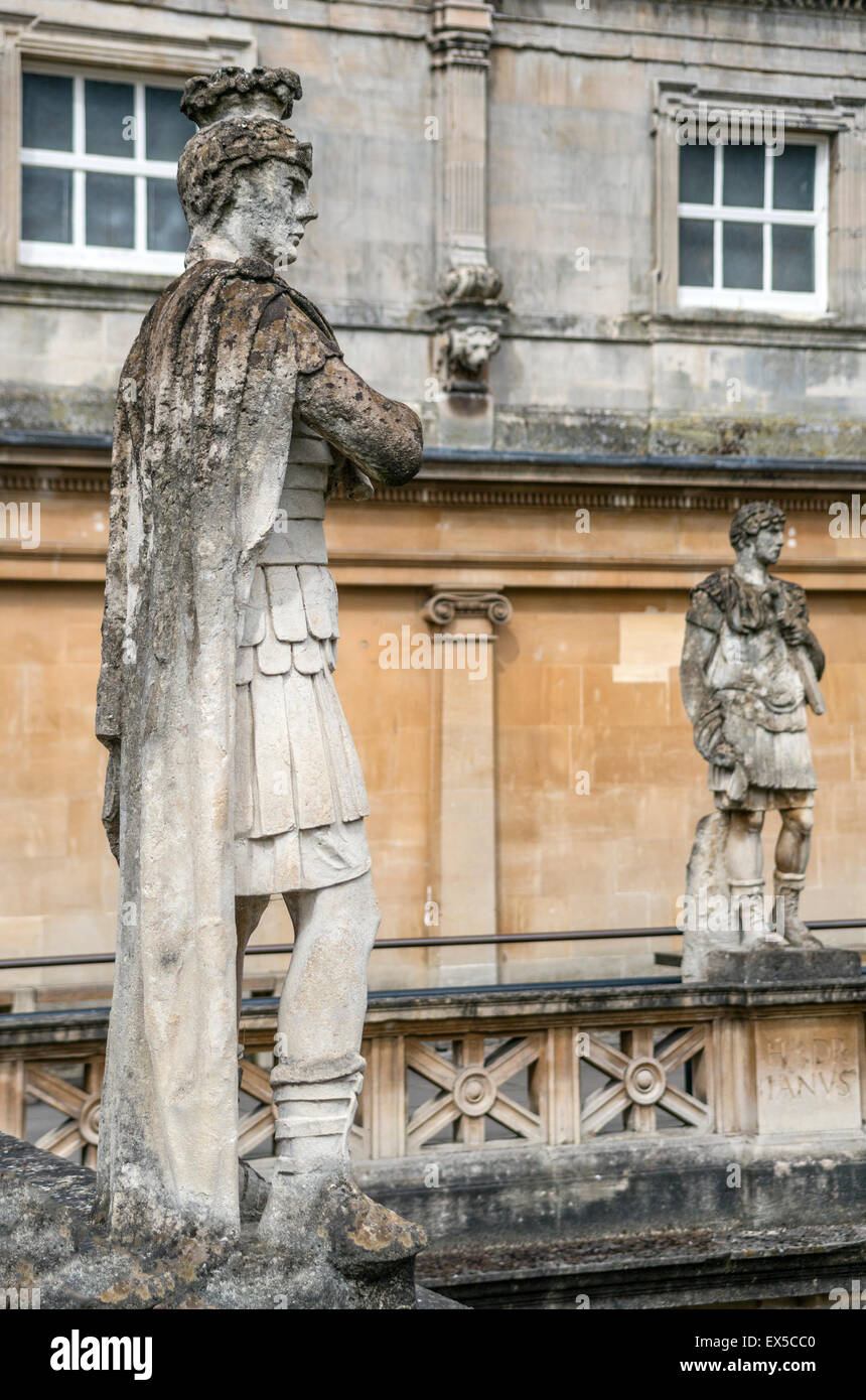 Skulptur von Julius Agricola im Komplex der römischen Bäder von Bath; Somerset; England Stockfoto