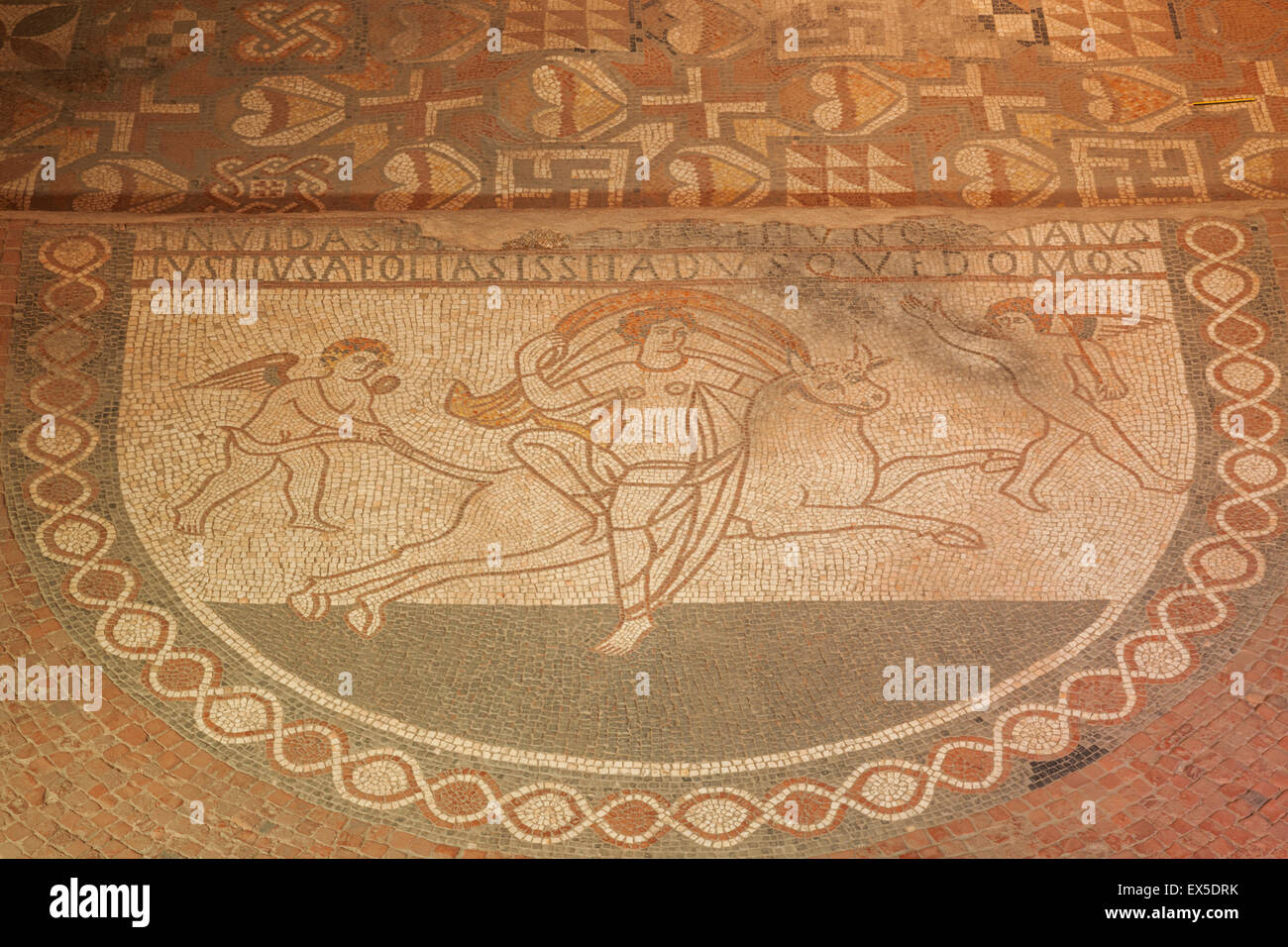 Kent, Lullingstone Römervilla, Detail des Mosaiks Bodenbelag zeigt das römischen Gott Jupiter entführt Prinzessin Europa Stockfoto