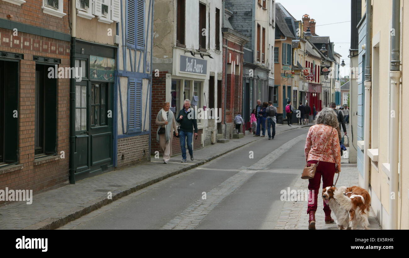 St.Valery Sur Somme, Menschen auf den Straßen Stockfoto