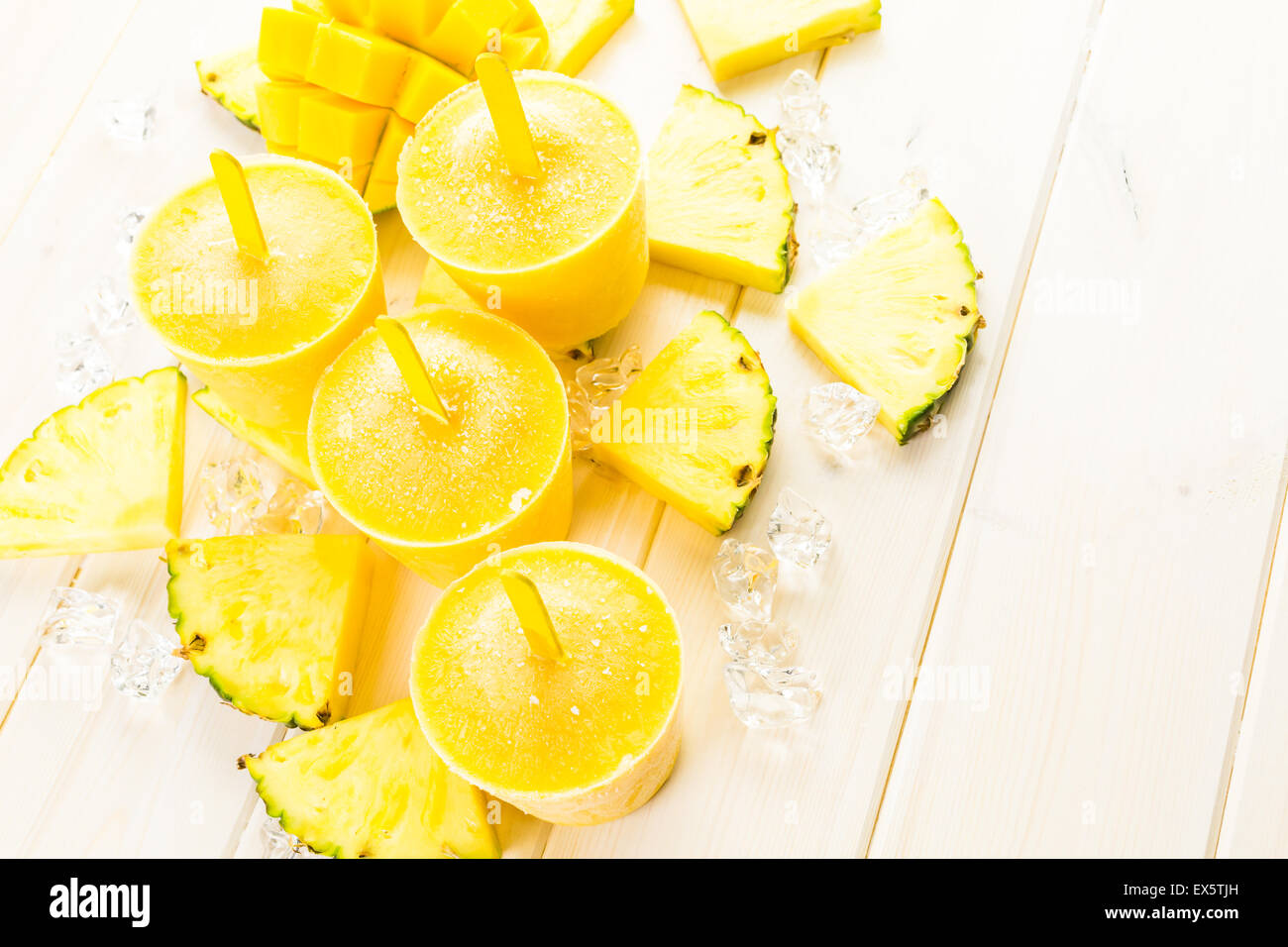 Hausgemachte kalorienarm Eis am Stiel mit Mando, Ananas- und Cocconut ...