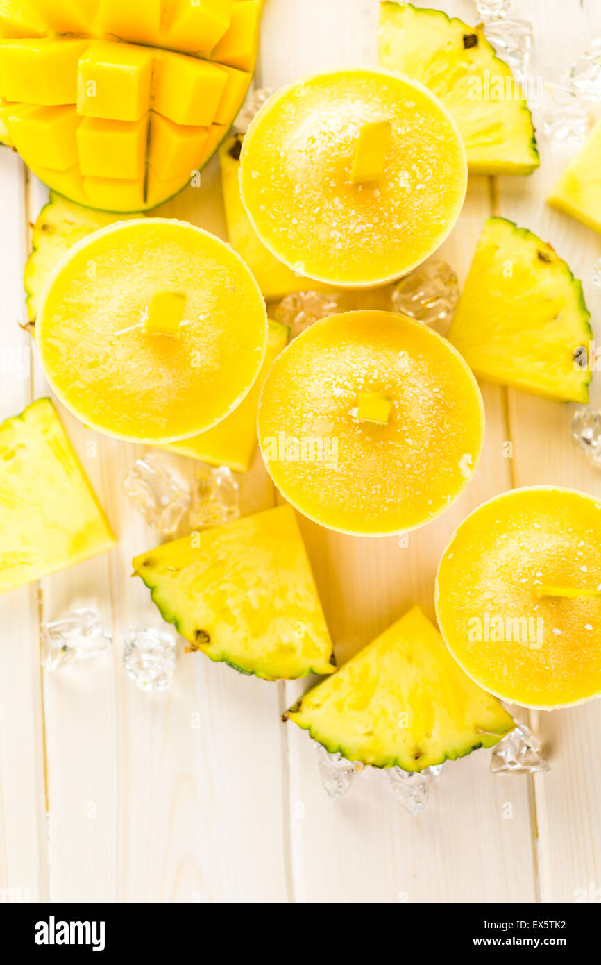 Hausgemachte kalorienarm Eis am Stiel mit Mando, Ananas- und Cocconut ... Hausgemachte kalorienarm Eis am Stiel mit Mando, Ananas- und Cocconut ...