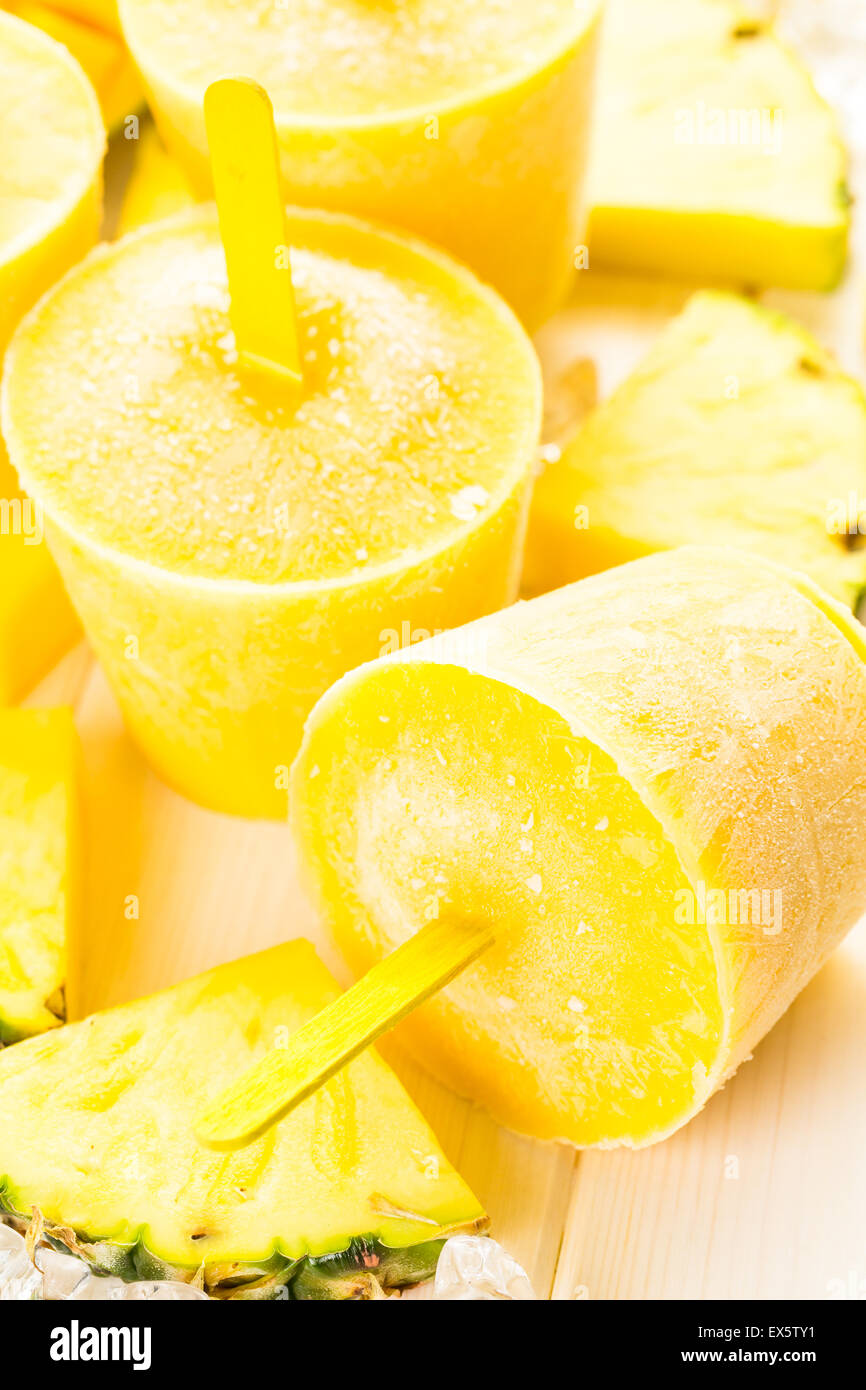 Hausgemachte kalorienarm Eis am Stiel mit Mando, Ananas- und Cocconut ... Hausgemachte kalorienarm Eis am Stiel mit Mando, Ananas- und Cocconut ...