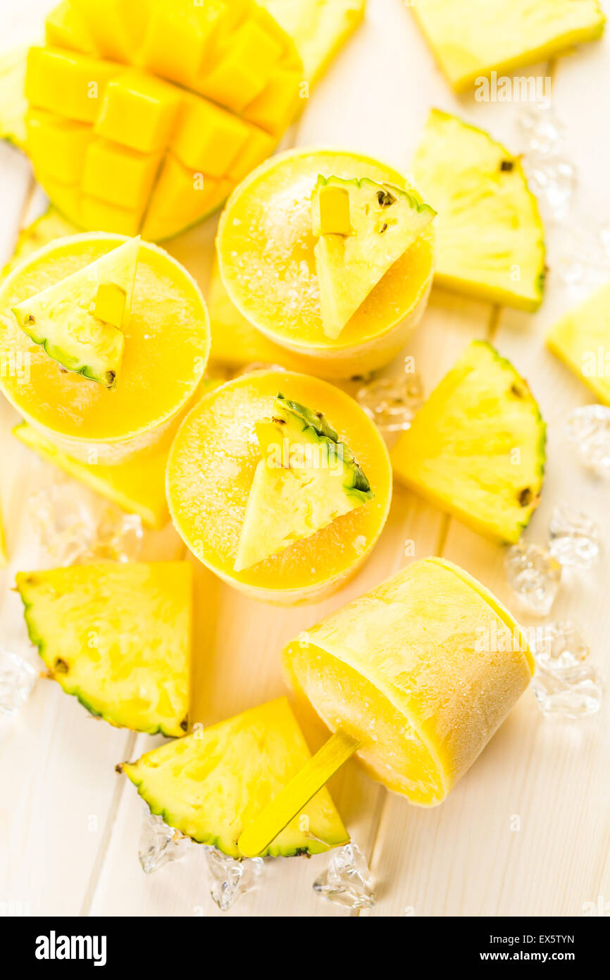 Hausgemachte kalorienarm Eis am Stiel mit Mando, Ananas- und Cocconut ... Hausgemachte kalorienarm Eis am Stiel mit Mando, Ananas- und Cocconut ...