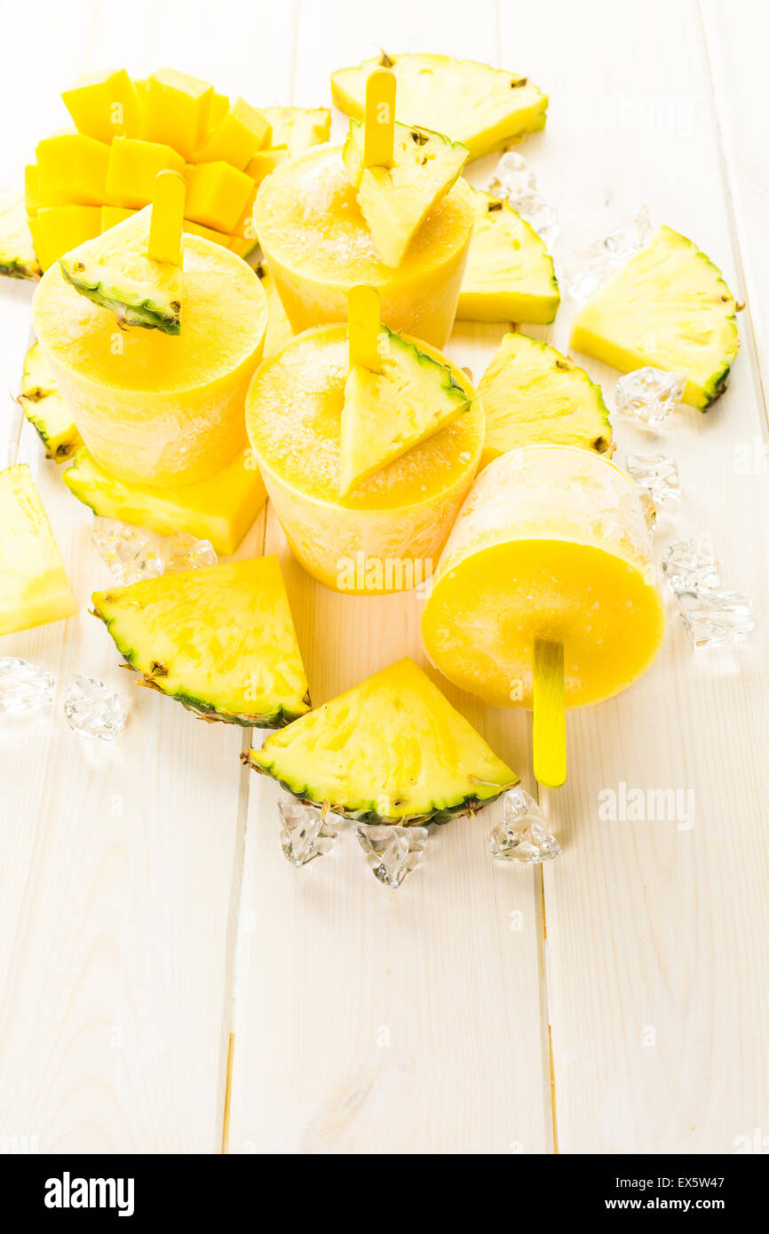 Hausgemachte kalorienarm Eis am Stiel mit Mando, Ananas- und Cocconut ... Hausgemachte kalorienarm Eis am Stiel mit Mando, Ananas- und Cocconut ...