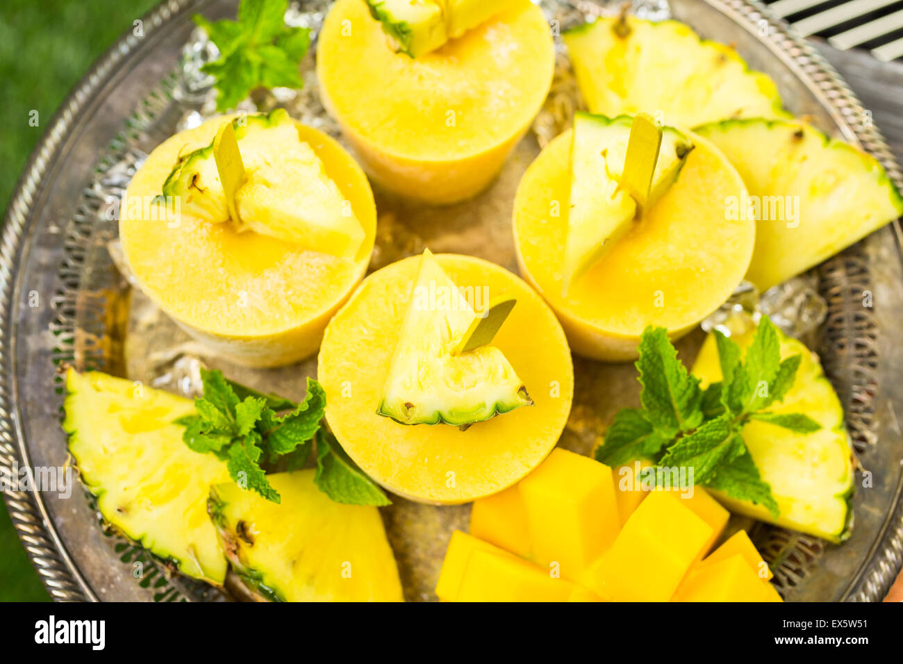 Hausgemachte kalorienarm Eis am Stiel mit Mando, Ananas- und Cocconut ...