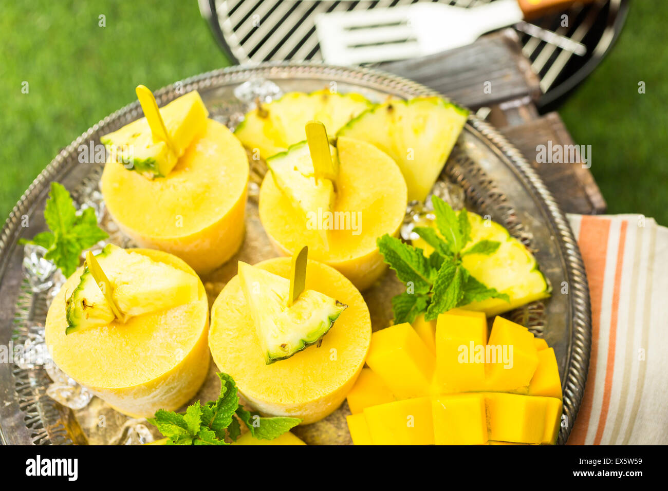 Hausgemachte kalorienarm Eis am Stiel mit Mando, Ananas- und Cocconut ...