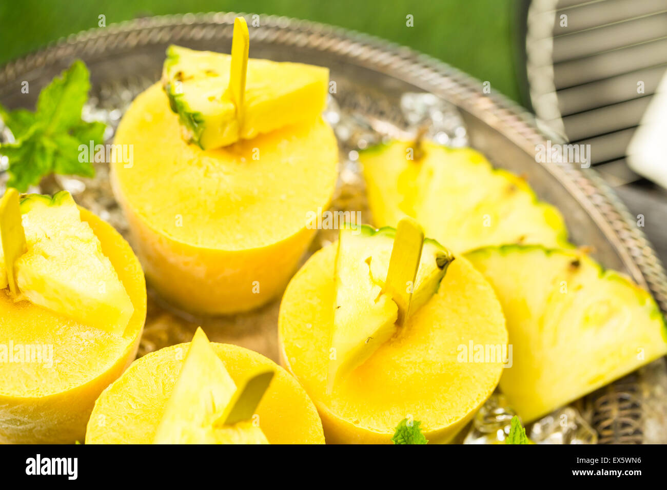 Hausgemachte kalorienarm Eis am Stiel mit Mando, Ananas- und Cocconut ...