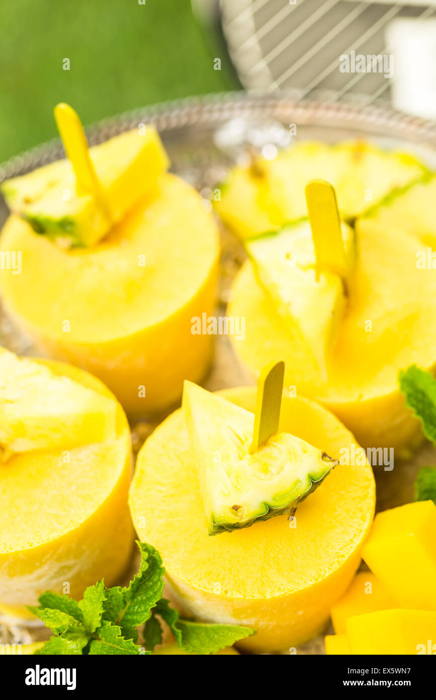 Hausgemachte kalorienarm Eis am Stiel mit Mando, Ananas- und Cocconut ...