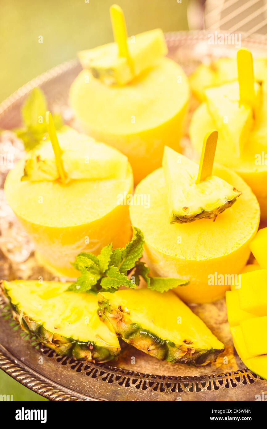 Hausgemachte kalorienarm Eis am Stiel mit Mando, Ananas- und Cocconut ...