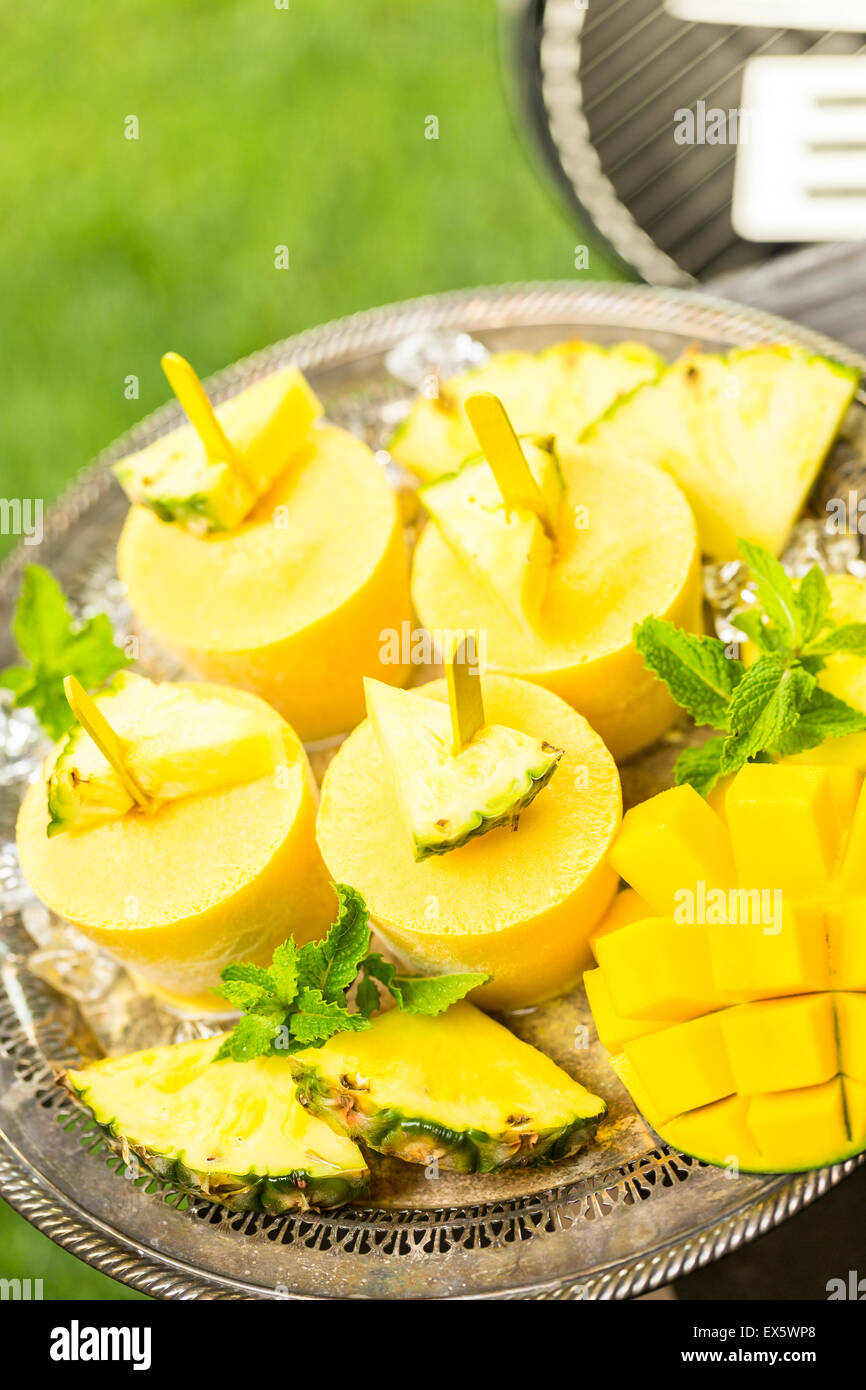 Hausgemachte kalorienarm Eis am Stiel mit Mando, Ananas- und Cocconut ...