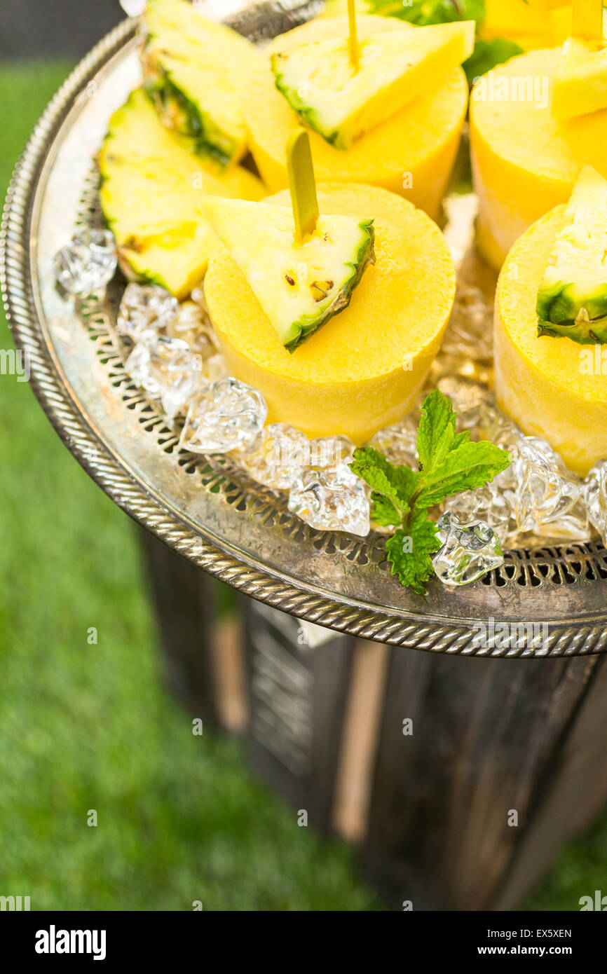 Hausgemachte kalorienarm Eis am Stiel mit Mando, Ananas- und Cocconut ... Hausgemachte kalorienarm Eis am Stiel mit Mando, Ananas- und Cocconut ...