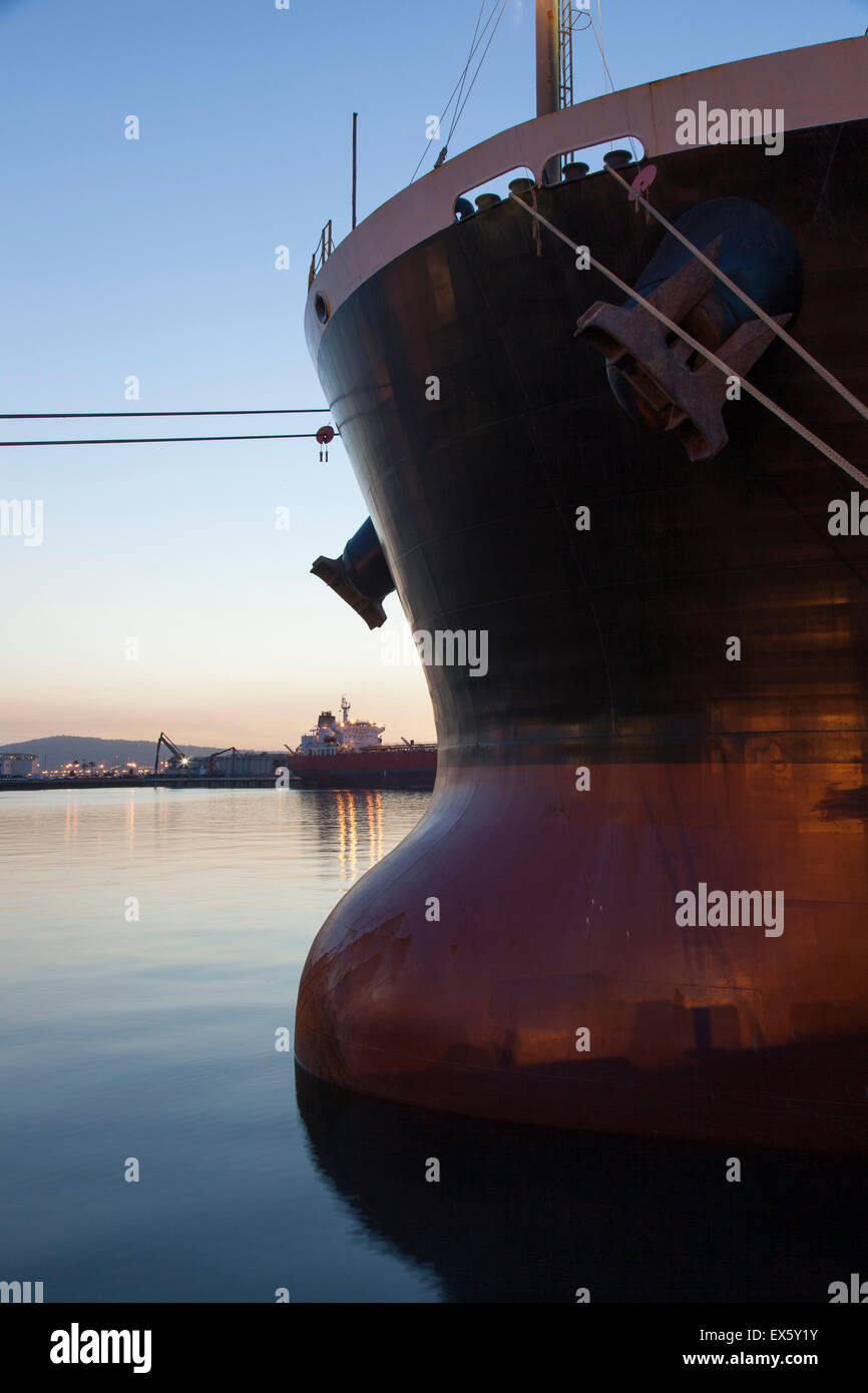 Bug des Schiffes in der Dämmerung Stockfoto