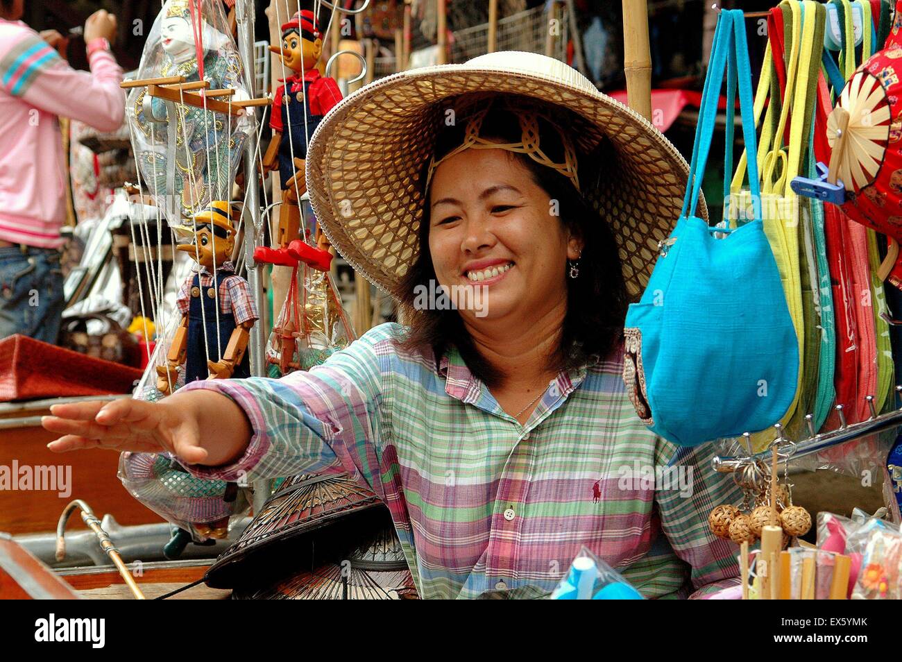 Samut Songkram, Thailand: Kreditor an Damnoen Saduak floating market Stockfoto