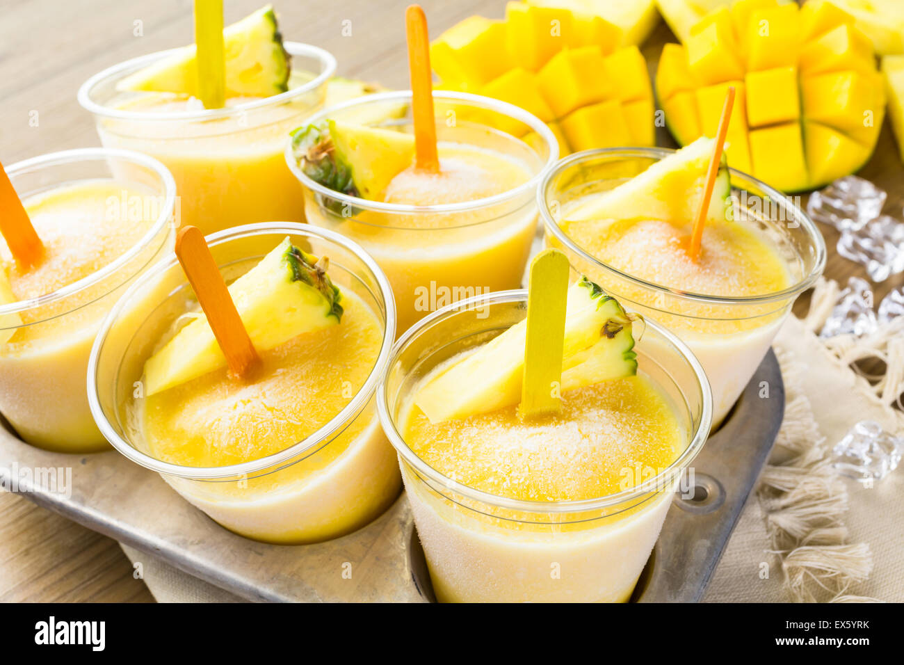 Hausgemachte kalorienarm Eis am Stiel mit Mando, Ananas- und Cocconut ...