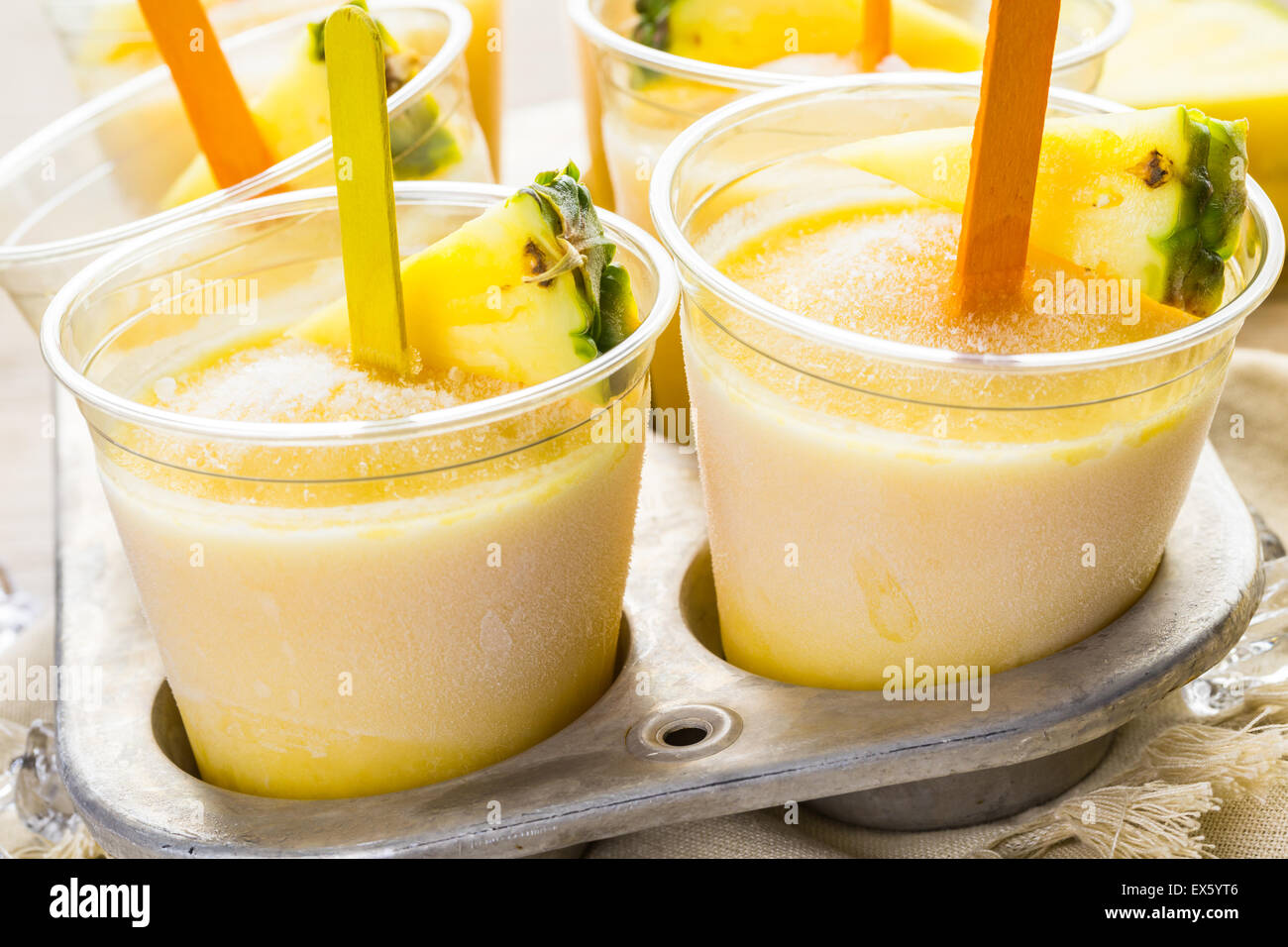 Hausgemachte kalorienarm Eis am Stiel mit Mando, Ananas- und Cocconut ... Hausgemachte kalorienarm Eis am Stiel mit Mando, Ananas- und Cocconut ...