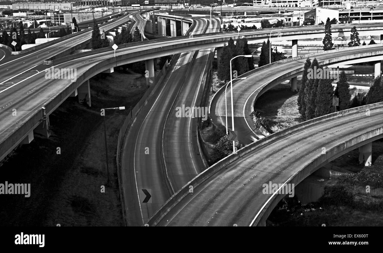 Leere Autobahn Überführung am frühen Morgen in Seattle Washington Jose Rizal Brücke entnommen Stockfoto