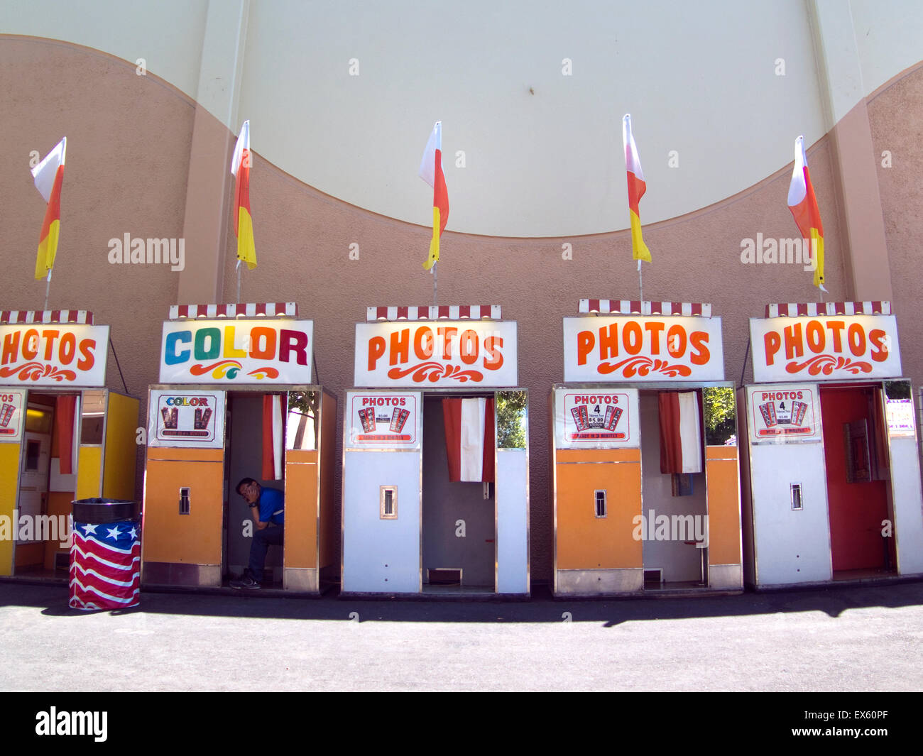 Pleasanton, Kalifornien, USA. Zeile altmodisch des alten Fotoautomaten im Almeda County Fair. © Becky Matthews Stockfoto