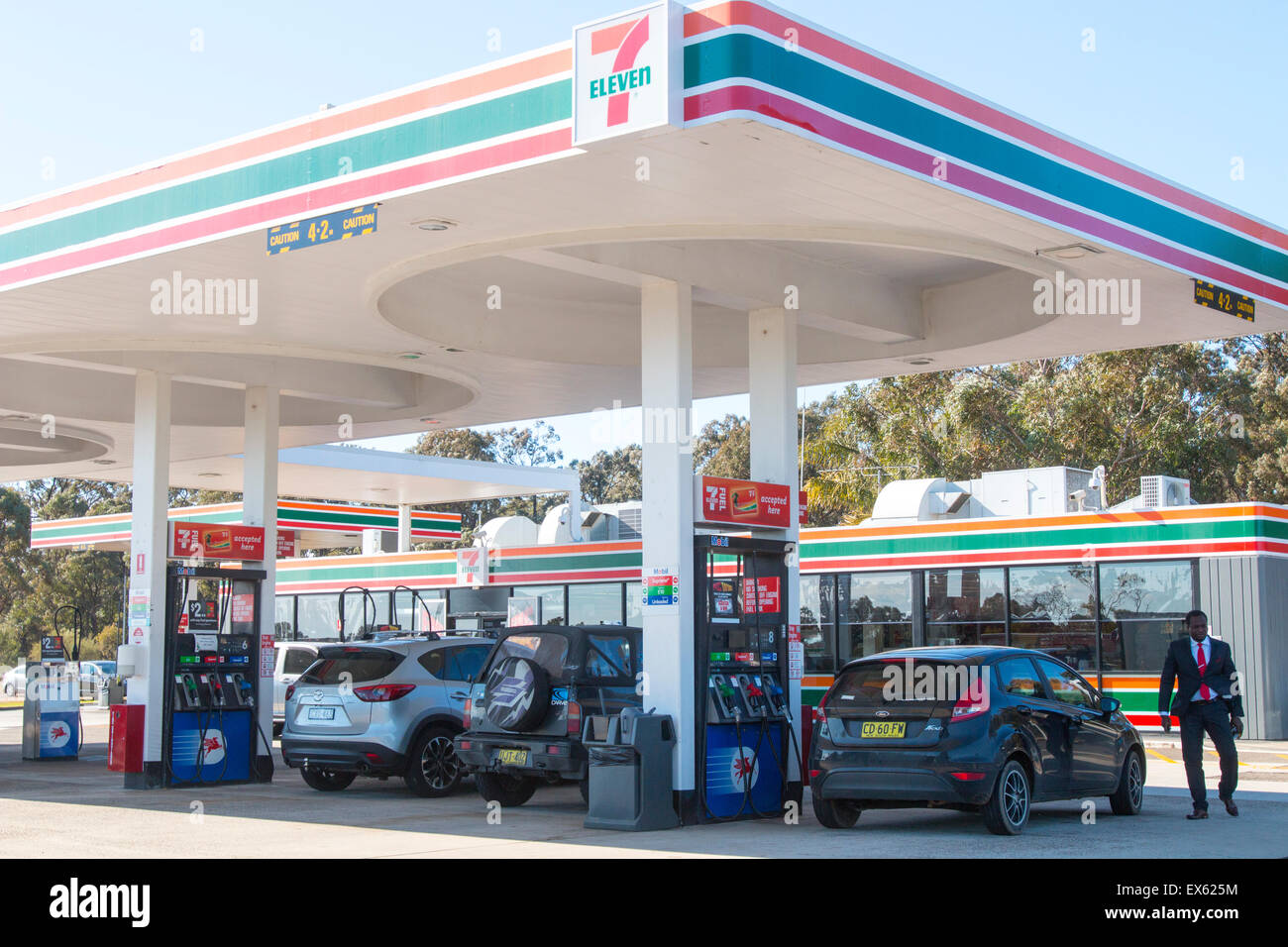 7 der Marke elf Tankstelle an Fasane Nest-Tankstelle auf der Autobahn Sydney, Australien Stockfoto