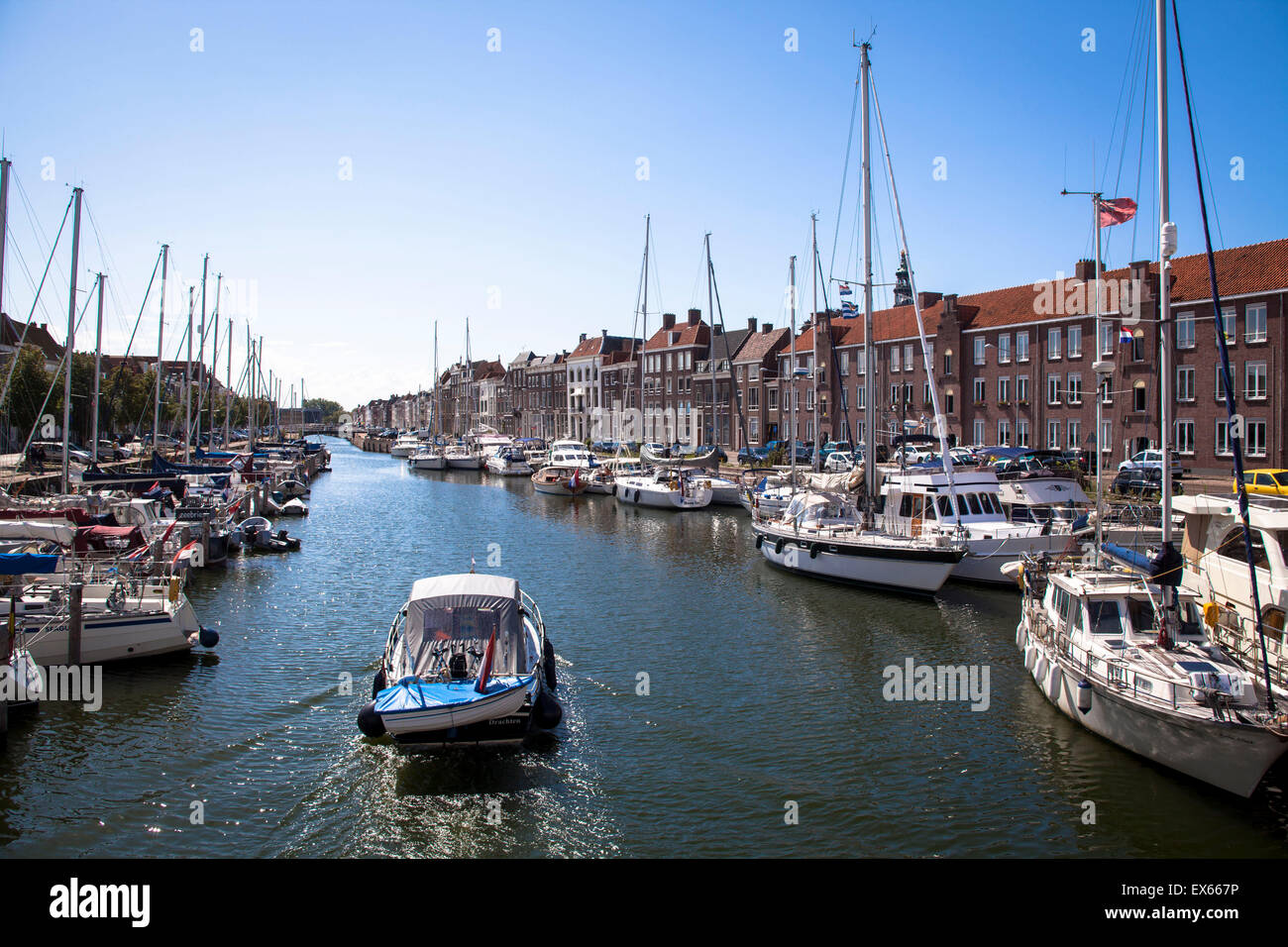 Europa, Niederlande, Zeeland, Middelburg auf der Halbinsel Walcheren, Innenhafen, auf die richtige Häuser an der Straße Rouaans Stockfoto