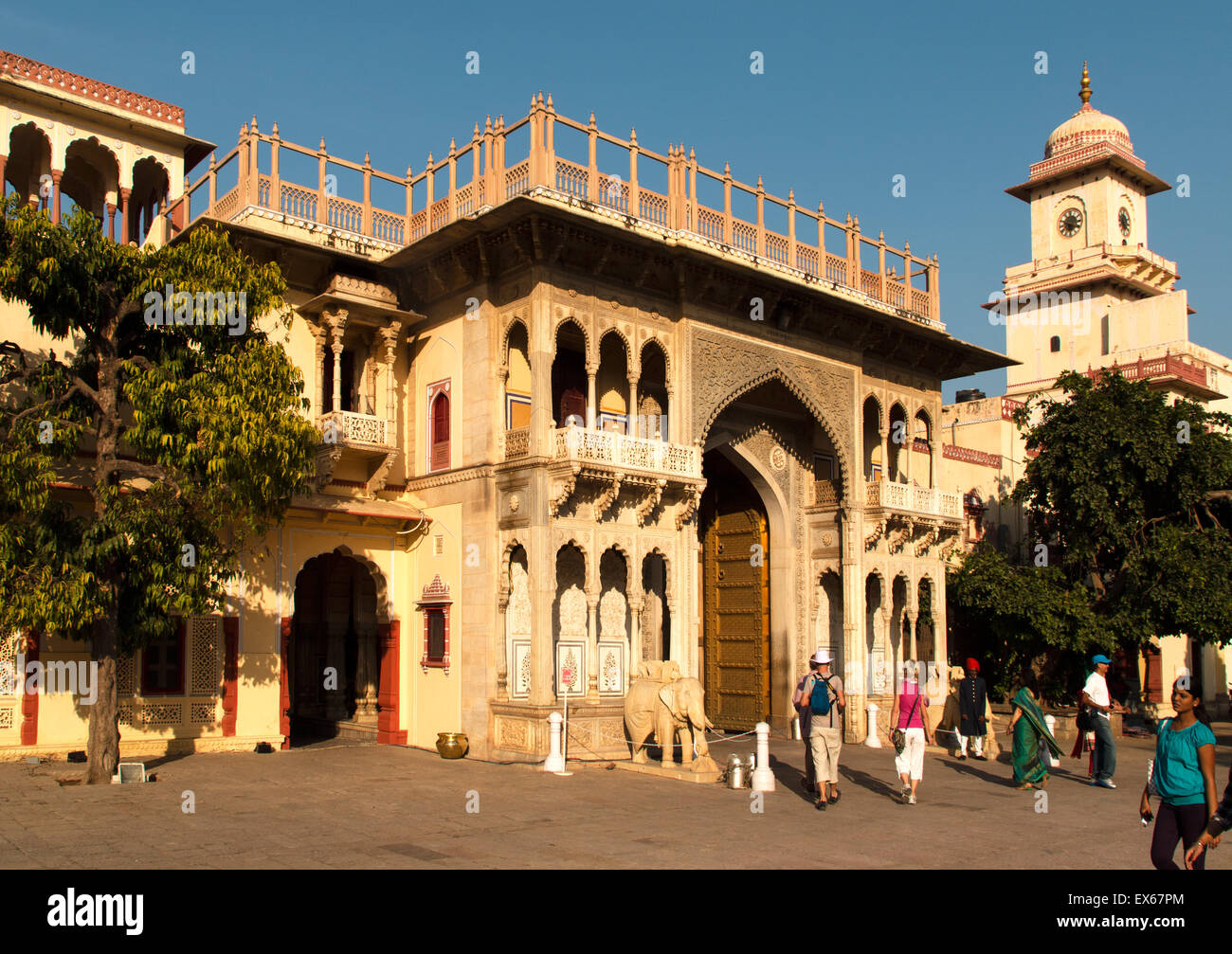 Eingang zu der Stadt Palast von Jai Singh II., Chandra Mahal, Jaipur, Rajasthan, Indien Stockfoto