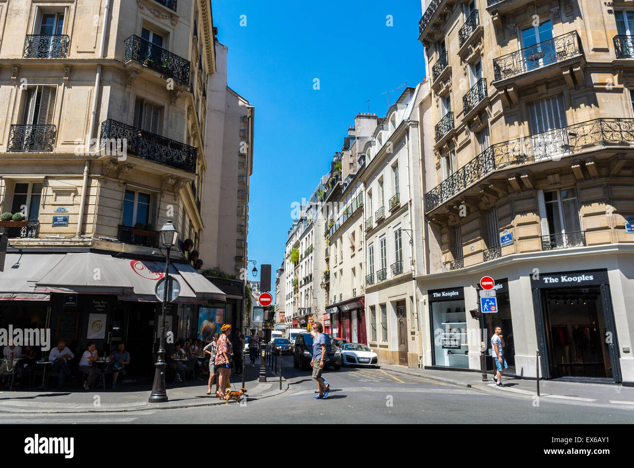 Paris, Frankreich, das Viertel Le Marais. Geschäfte, Straßenszene, Schwulenviertel von Paris Gentrifizierung, pariser Schaufenster Stockfoto