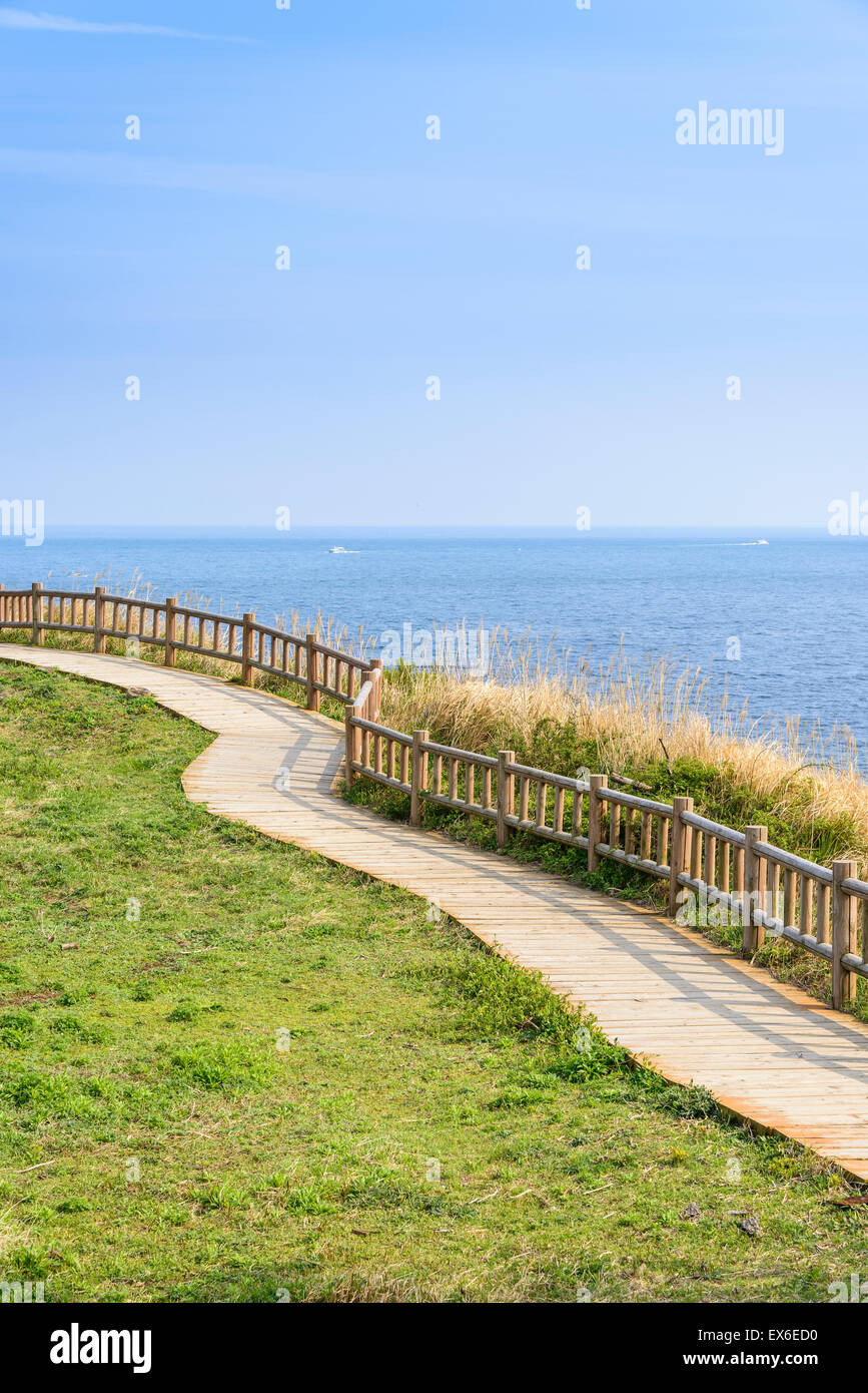 Blick auf Olle Wanderweg Nr. 10 Kurs in Songaksan in Insel Jeju, Korea. Olle besticht durch Kurse erstellt Küste entlang wandern. Stockfoto