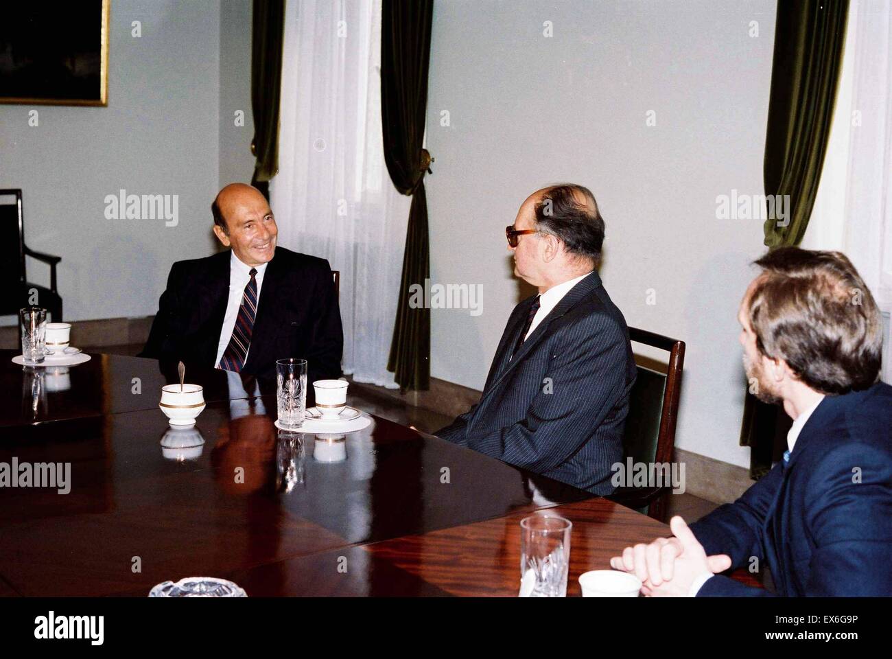 NATO-Generalsekretär Manfred Wohner während eines Besuchs in Polen, Treffen mit Präsident Wojciech Jaruzelski 1990 Stockfoto