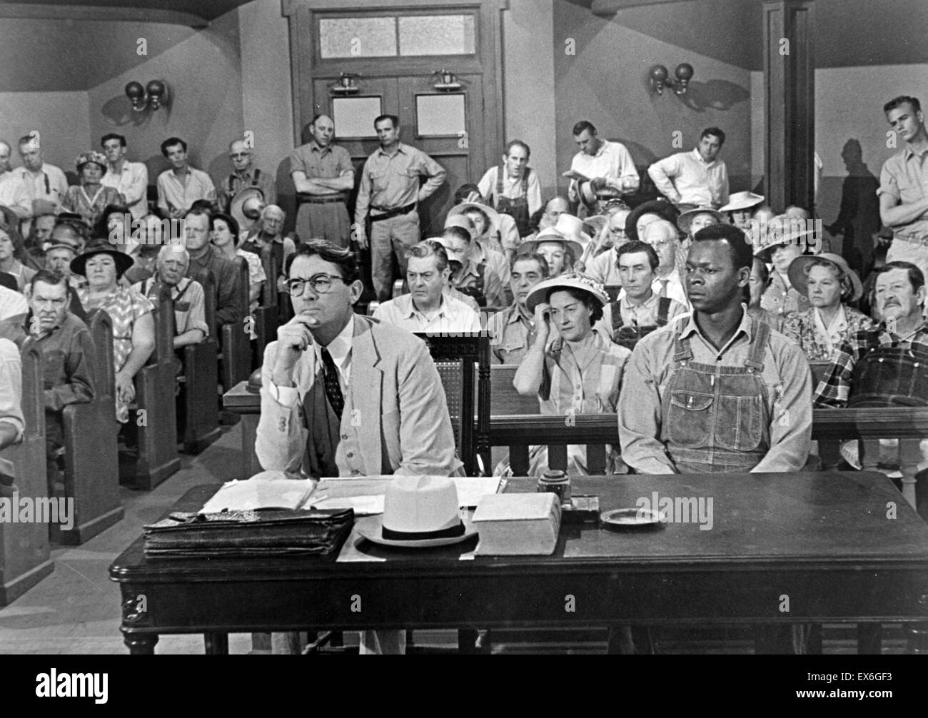 Film still aus "To Kill a Mockingbird" mit Gregory Peck (1916-2003) Charakter, Atticus, ist vor Gericht. Datierte 1962 Stockfoto