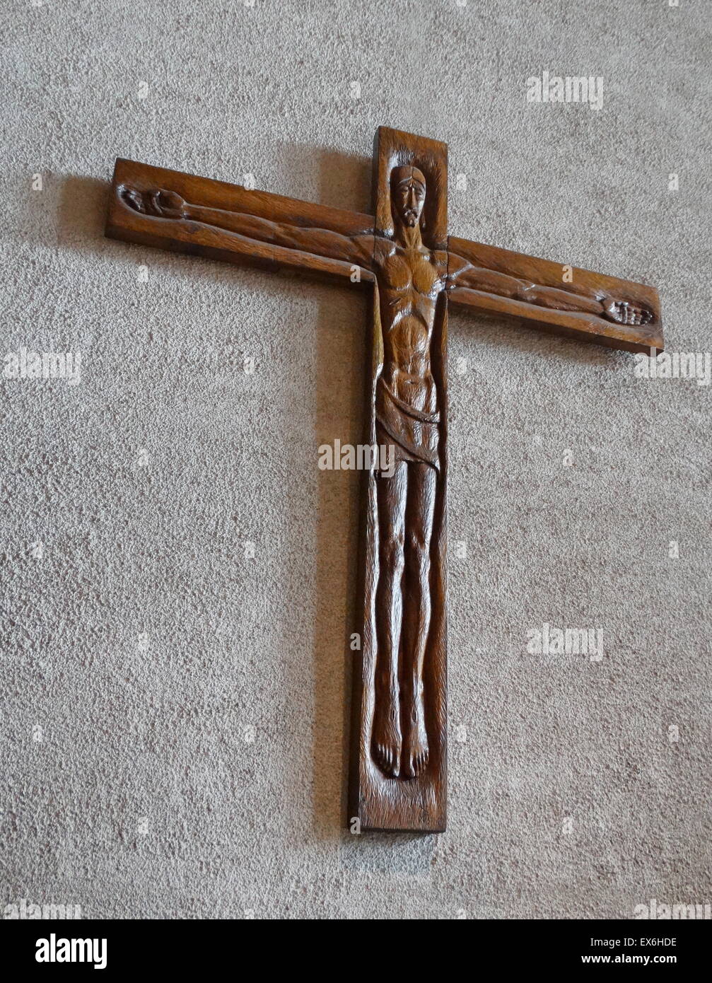 Die tschechischen Cross ein geschnitztes Kruzifix von Jindich Severa 1968. Coventry Cathedral, England Stockfoto