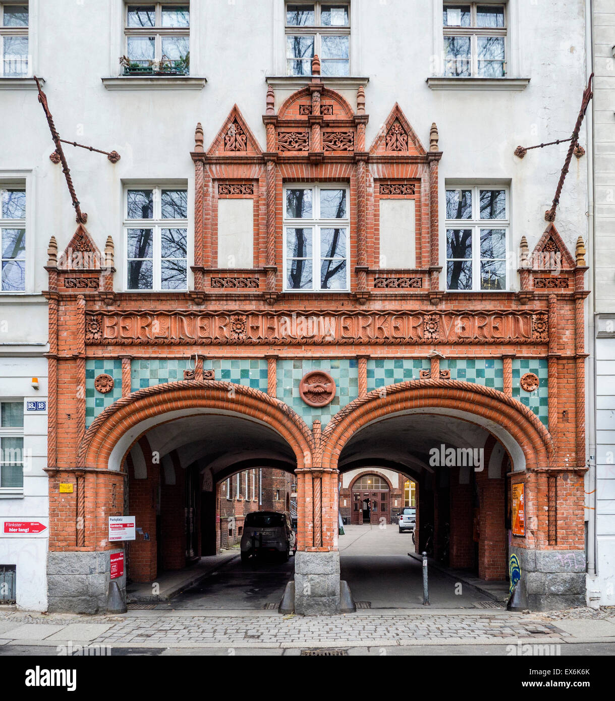 Berliner Handwerkers Verein, Handwerker' Association House, aufwendige Haupteingang des historischen Gilde Gebäude in der Sophienstraße Stockfoto