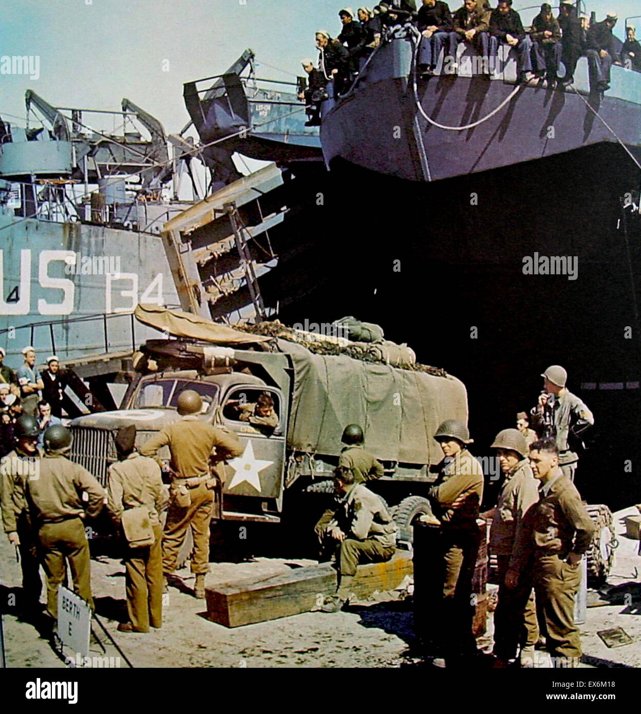 US Navy Landing Craft sind in England kurz vor der D-Day-Normandie Invasion 1944 geladen Stockfoto